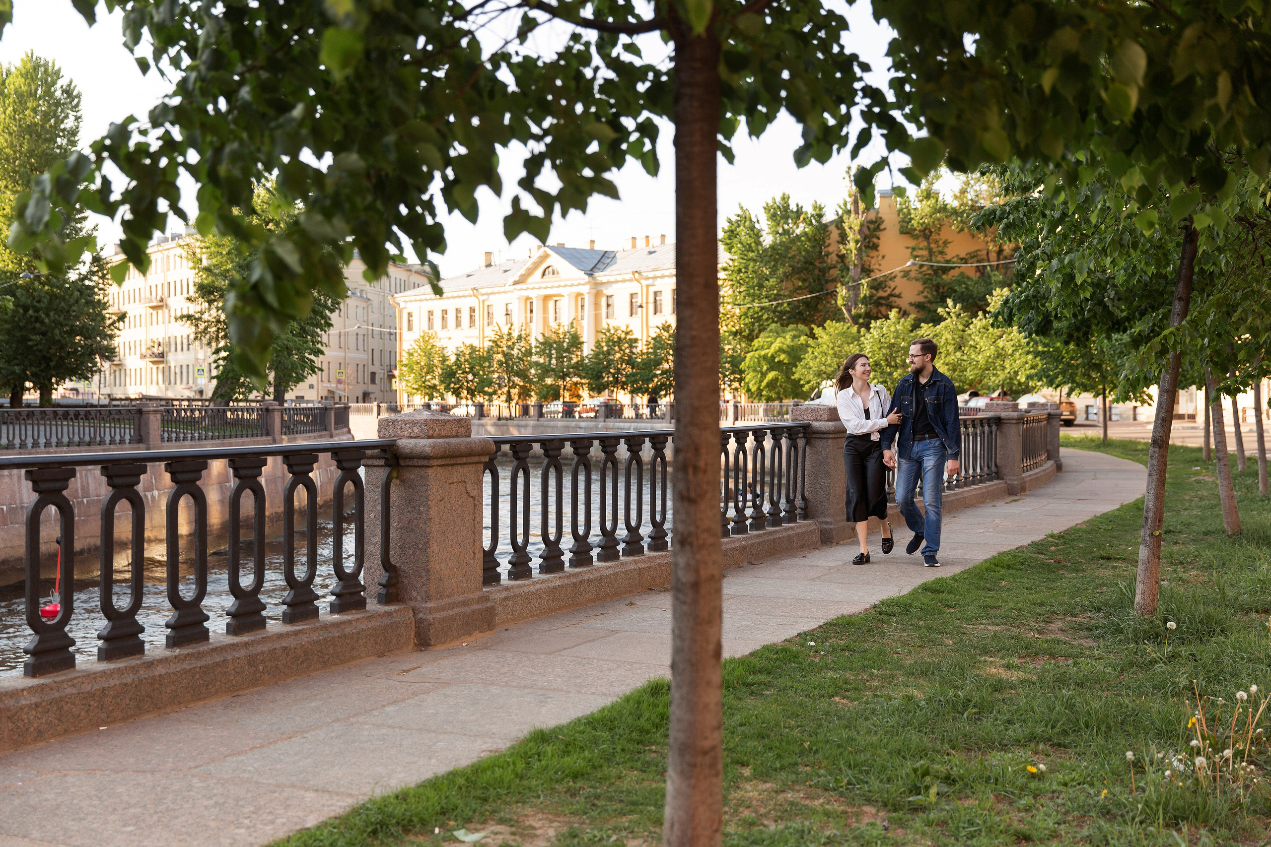Фотосессия истории любви в центре Петербурга. Свадебный и портретный фотограф в Санкт-Петербурге Надежда Чечулина