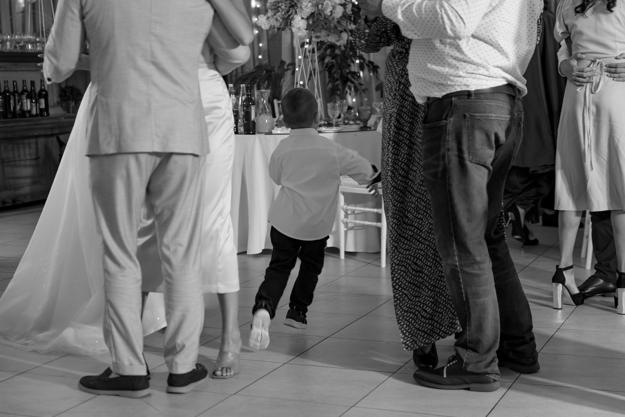 Атмосферный вечерний свет на банкете