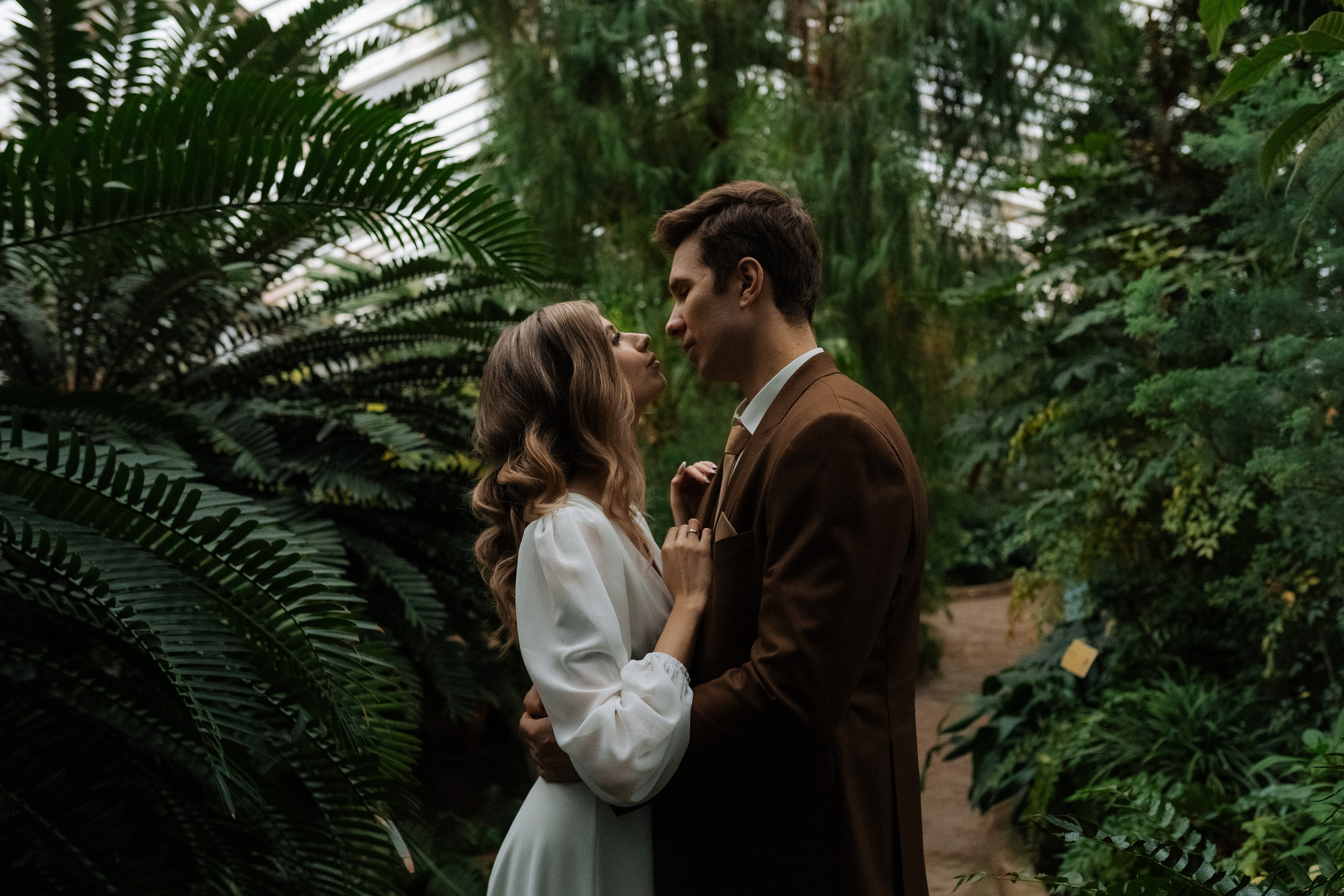 Свадебная фотосессия в оранжерее, Москва. Свадебный фотограф в Москве Анна Полушина