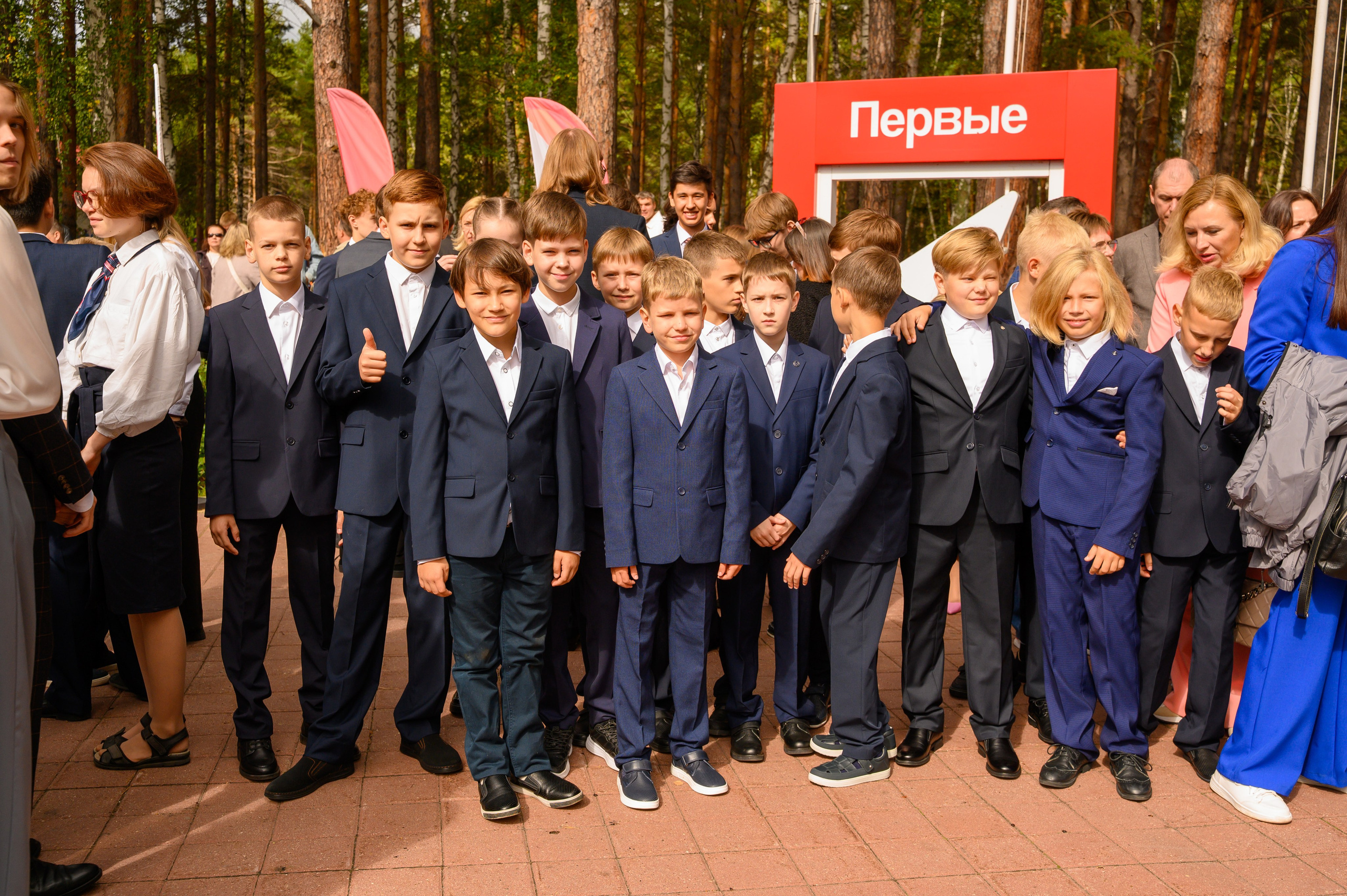 1 сентября линейка ФМШ. Фотограф новорожденных, семейный детский в Тюмени Татьяна Морозова