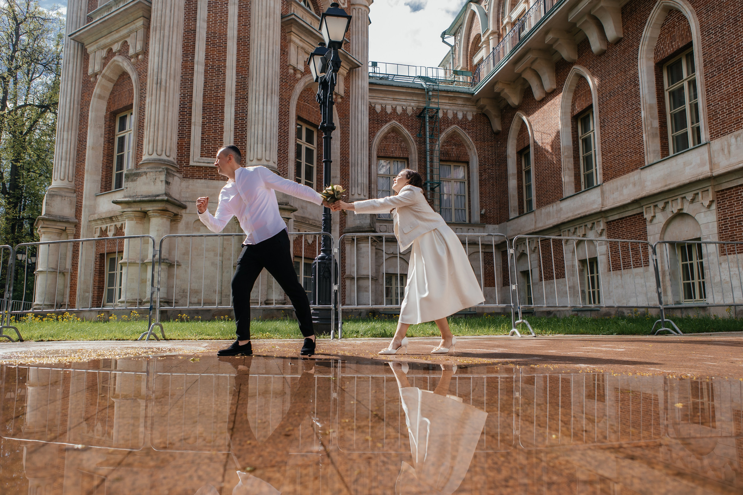 Свадебная фотопрогулка в музее заповеднике Царицыно. Свадебный фотограф в Москве