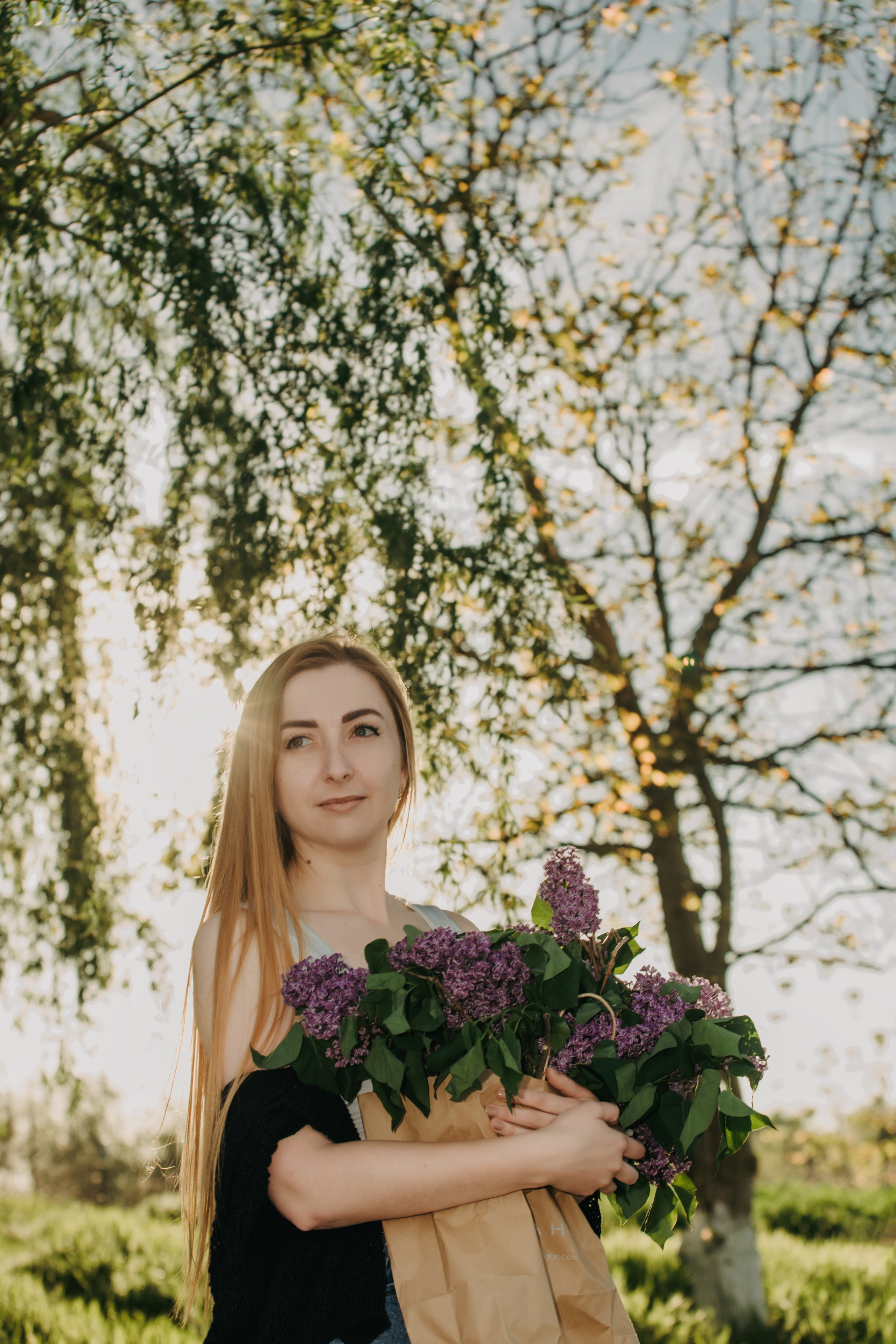 Женская фотосессия на природе с сиренью. Свадебный и семейный фотограф в Краснодарском крае Мария Данилкина