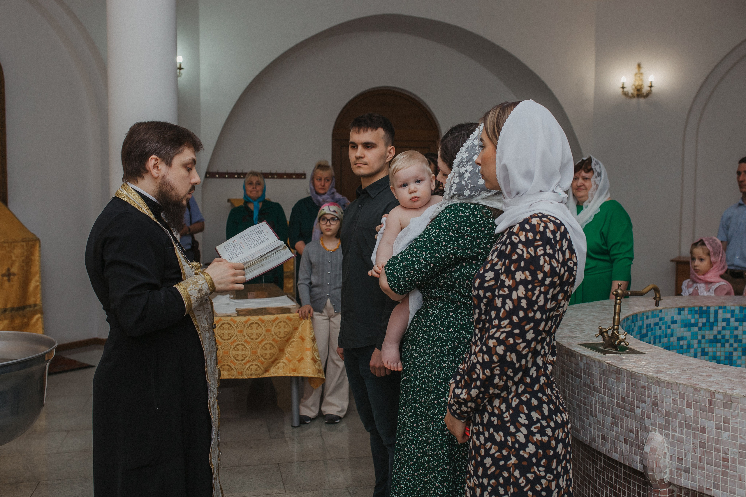 Крещение Матвей. Семейный и домашний фотограф в Москве и МО Королева Валерия