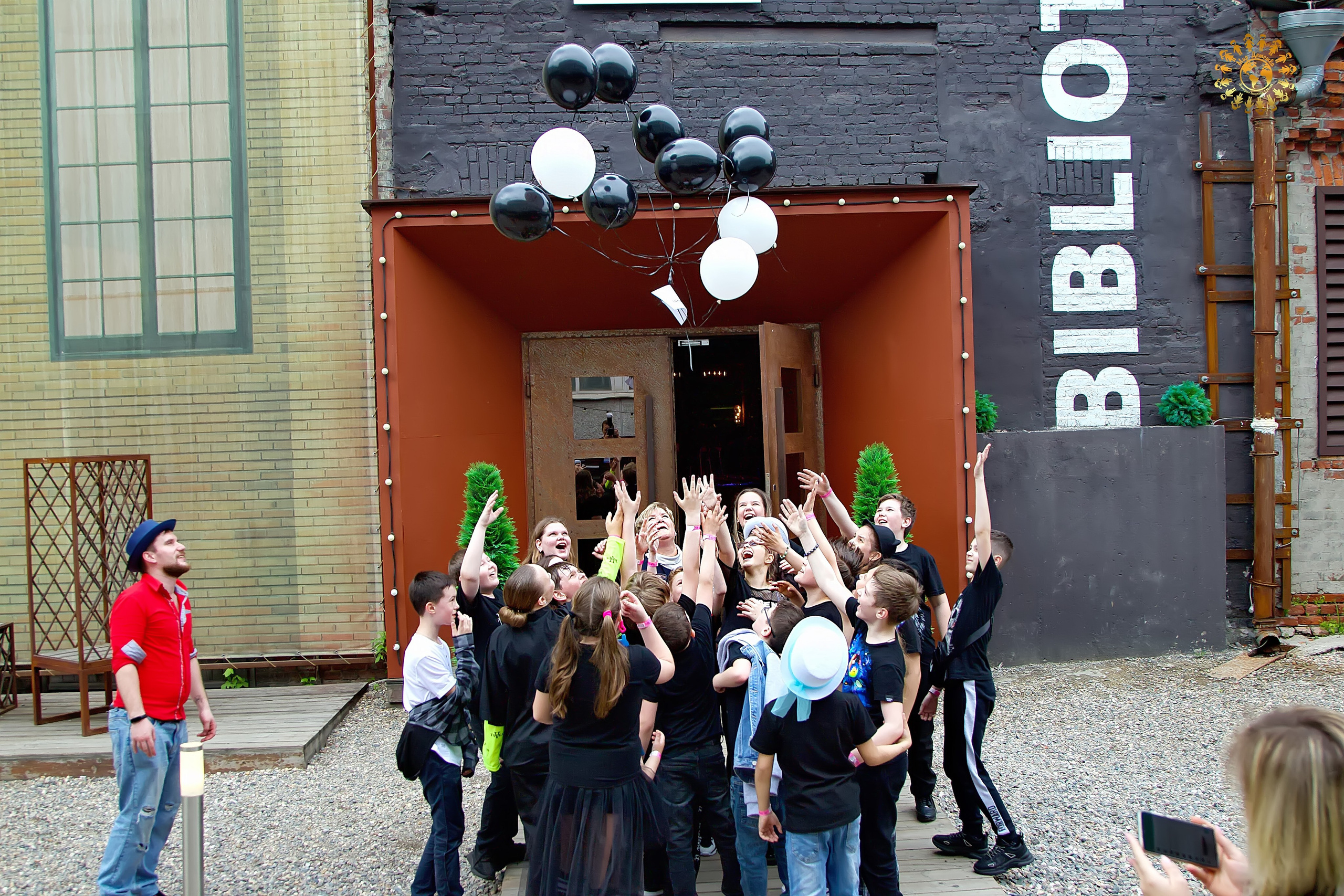 Выпускной 2023 (Школа 667, 4-й класс). Репортажная съемка в Москве и области. Анималистика