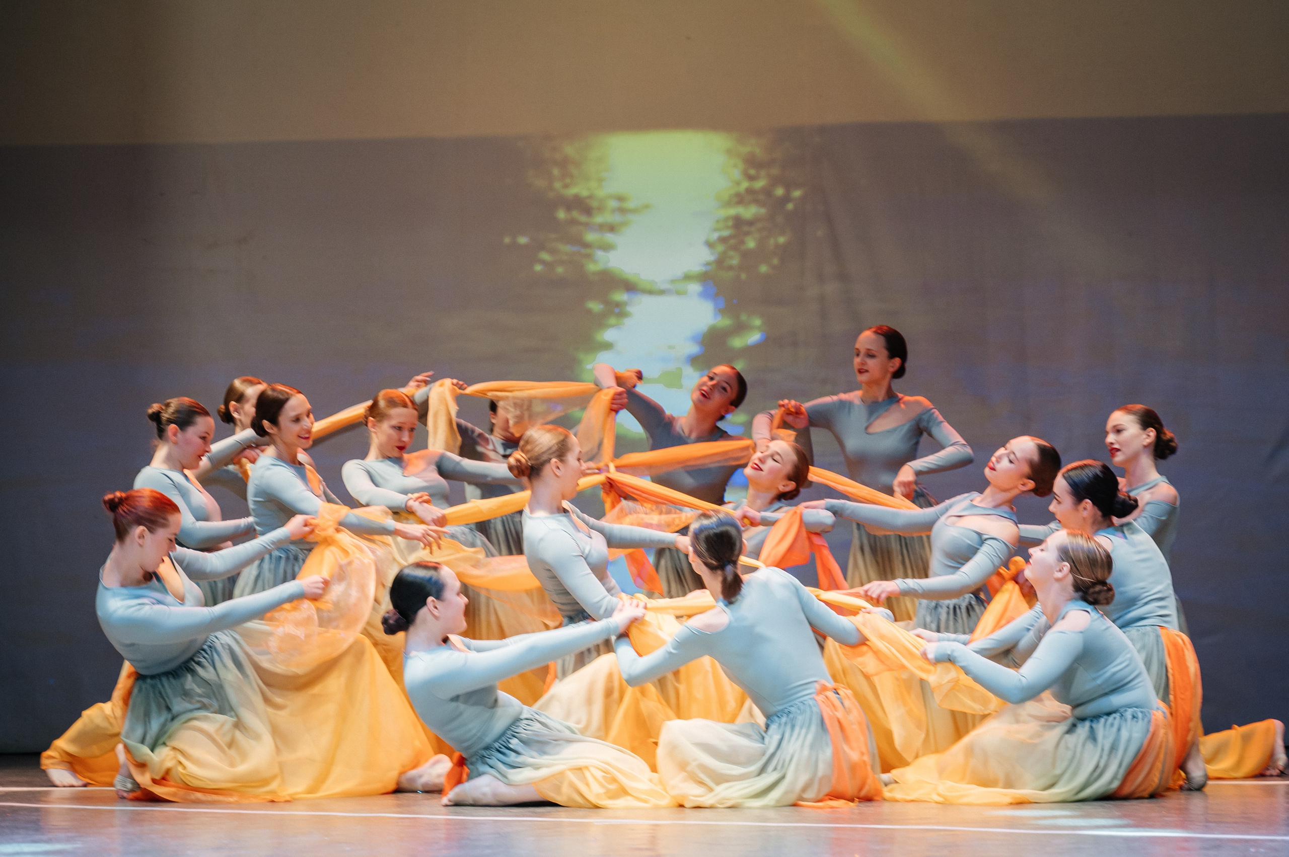 Танцы. Фотограф Елена Рогашкова