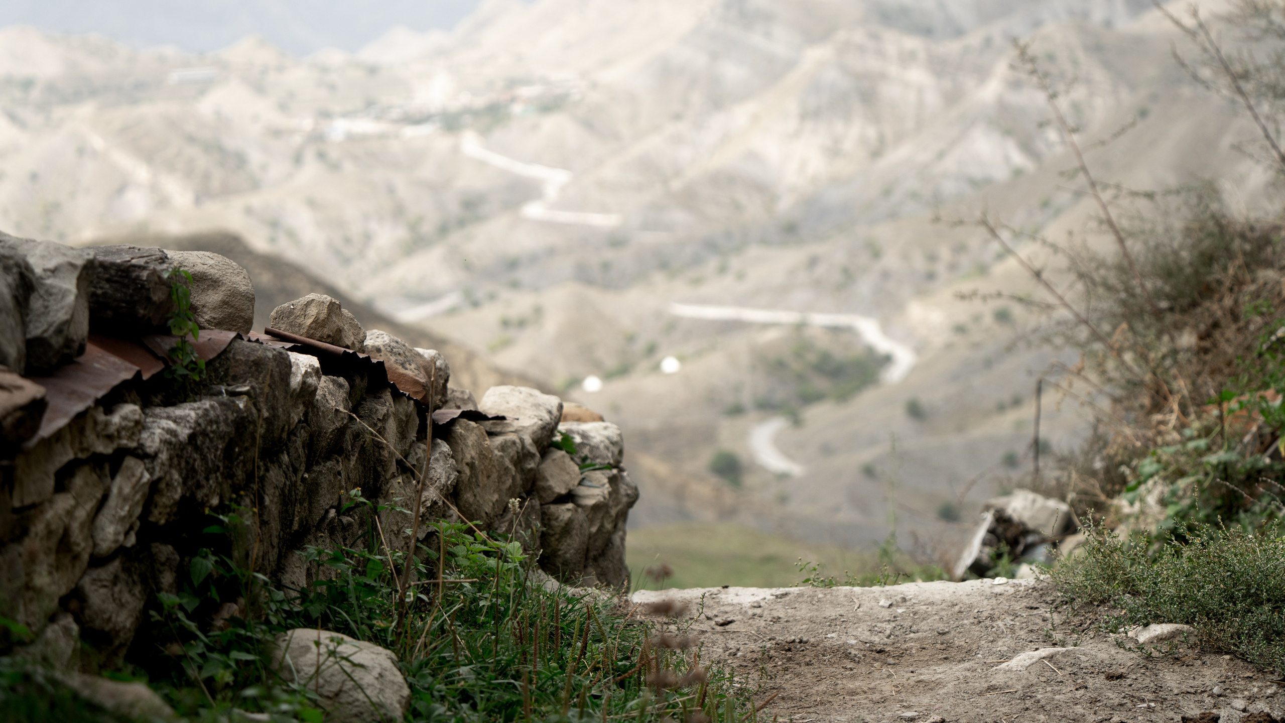 УЛИЦЫ. ПОБУДЬ ЗДЕСЬ И ЦЕЛЕЕ БУДЕТ ЭТОТ МИР