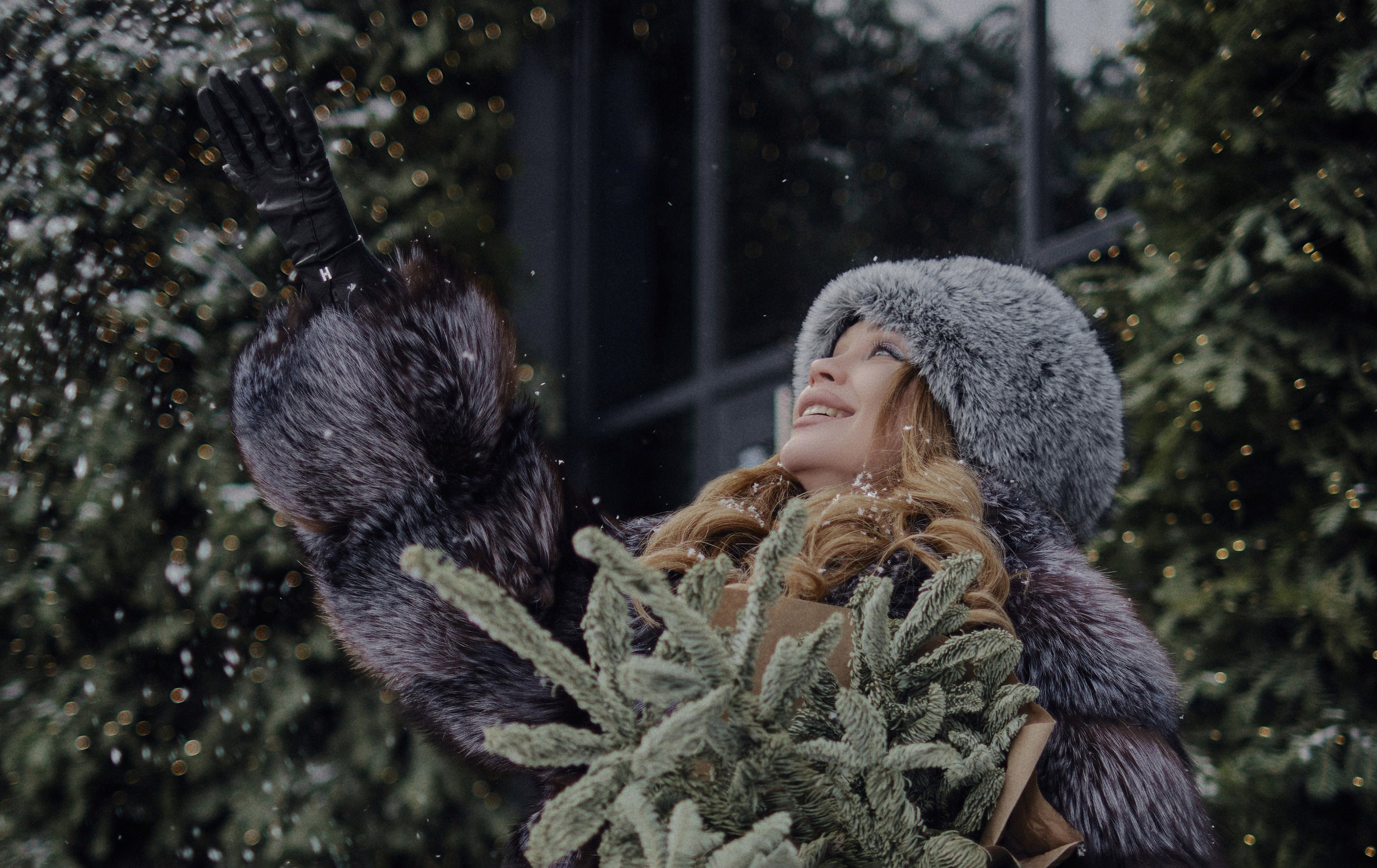 Фотосессия с елкой в руках. Свадебный фотограф Челябинск Кристина Кулецкая