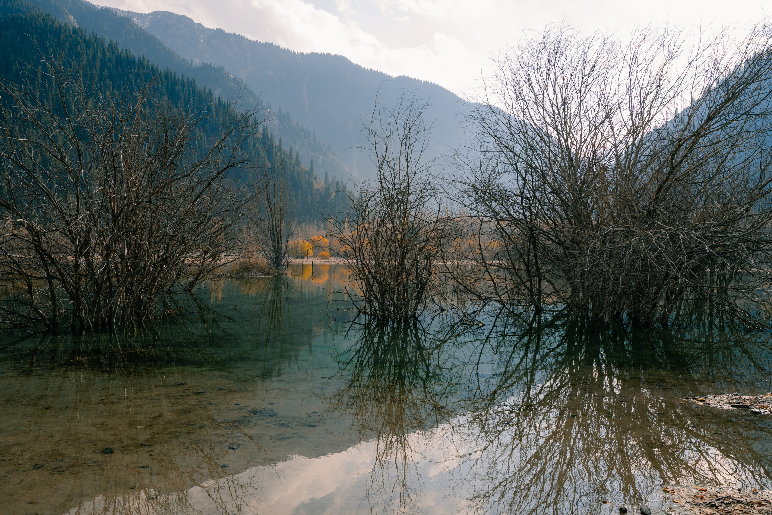 Озеро Иссык, осень 2025. Фотограф в Алматы — Алексей Коньков | Репортаж, свадьбы, портреты