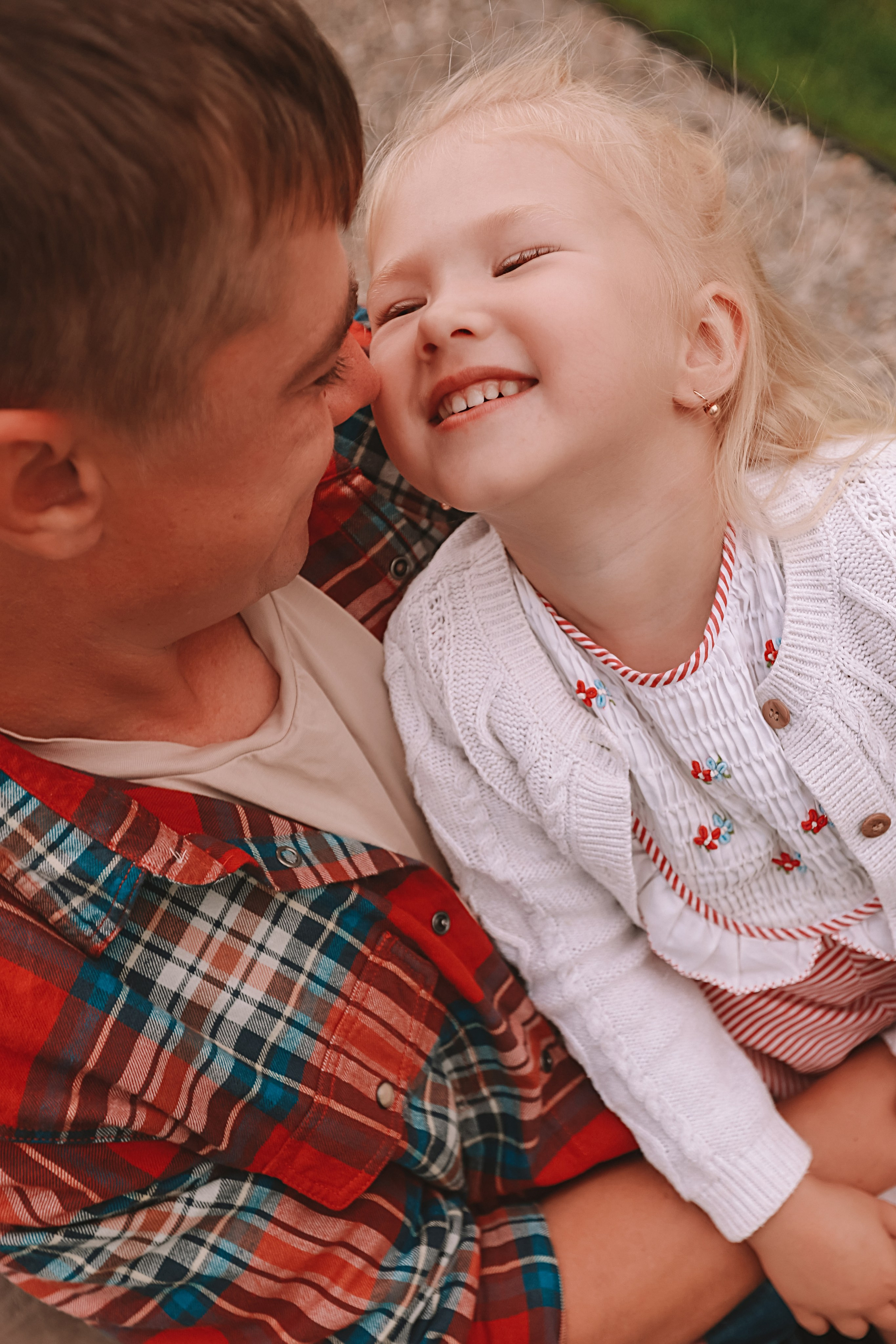 У дома. Семейный фотограф Тюмень, фотограф на роды Салмина Мария