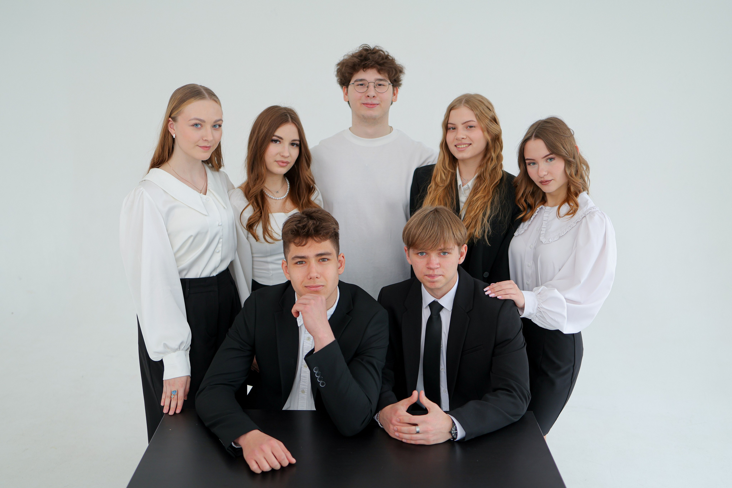 Циклорама 11 класс. Семейный фотограф Тюмень, фотограф на роды Салмина Мария