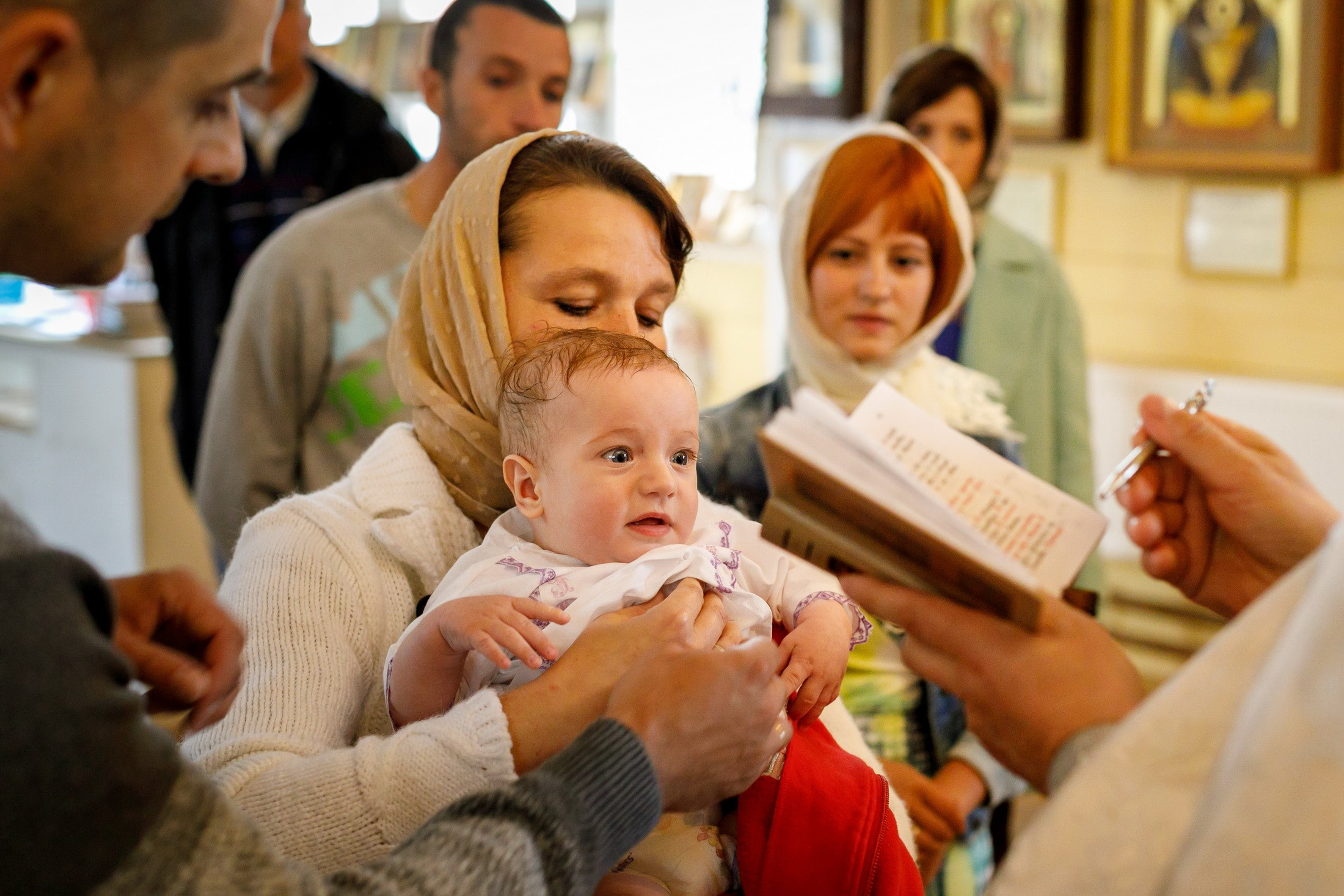 крещение ребенка Вырица храм Петра и Павла, где покрестить в Вырице лен области, крещение малыша, фотограф на крещение, сколько стоит индивидуальное крещение, цена крещения