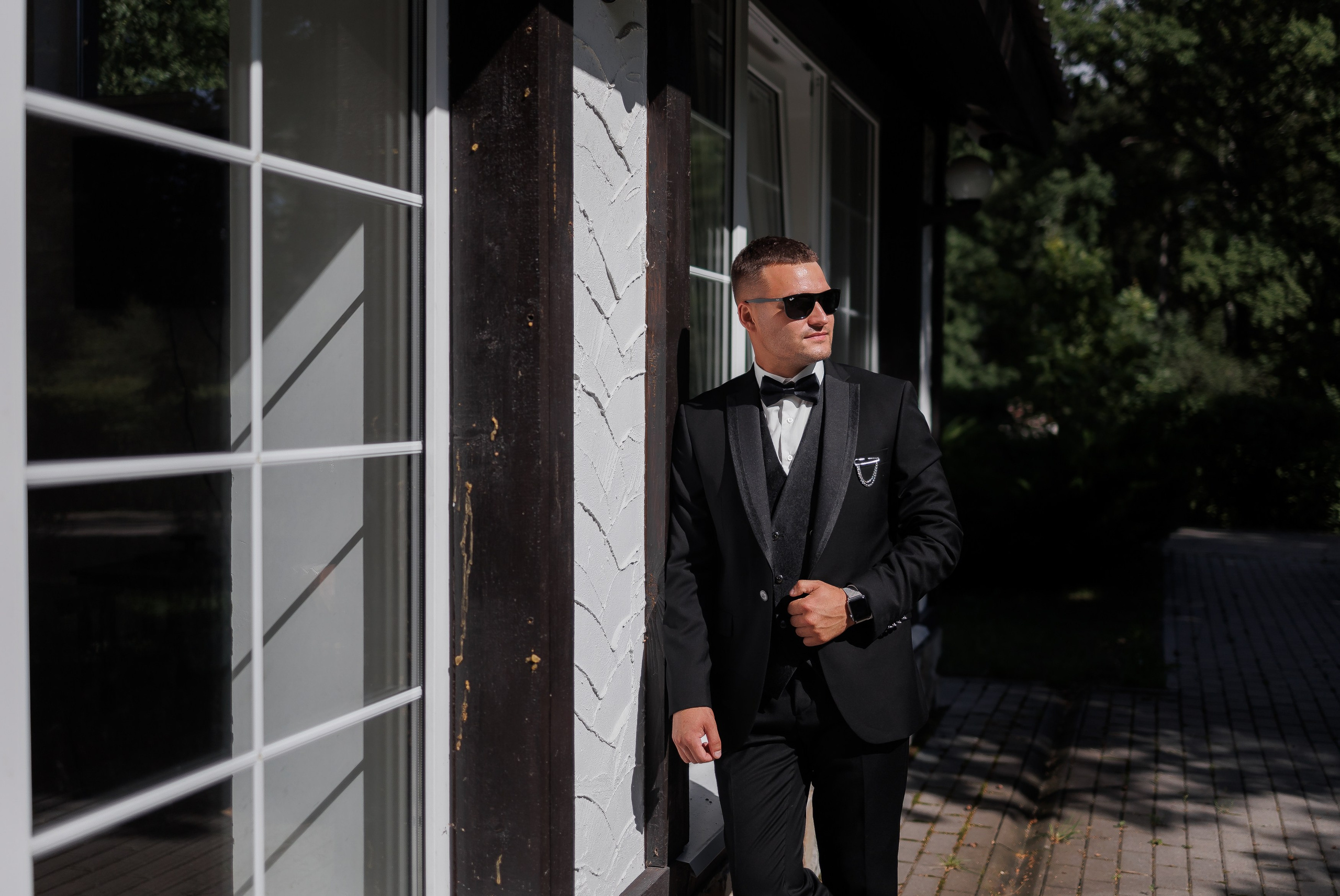 Брутальный и стильный жених в очках, который не умеет фотографироваться