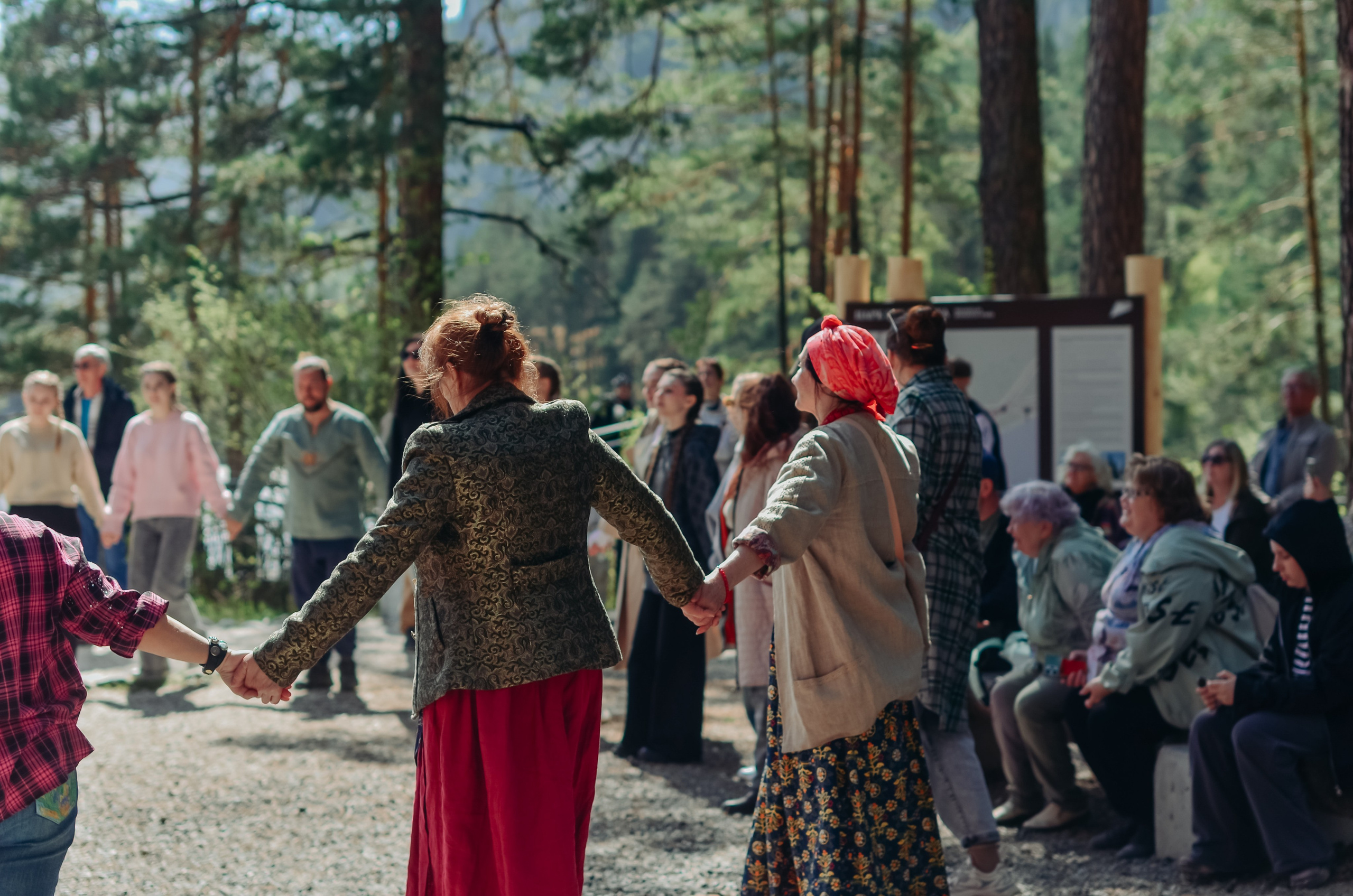 Фестиваль «Цветение Маральника на Алтае 2025». Фоторепортаж. Денисова Аля — фотограф для парных съемок и индивидуальных историй в Барнауле