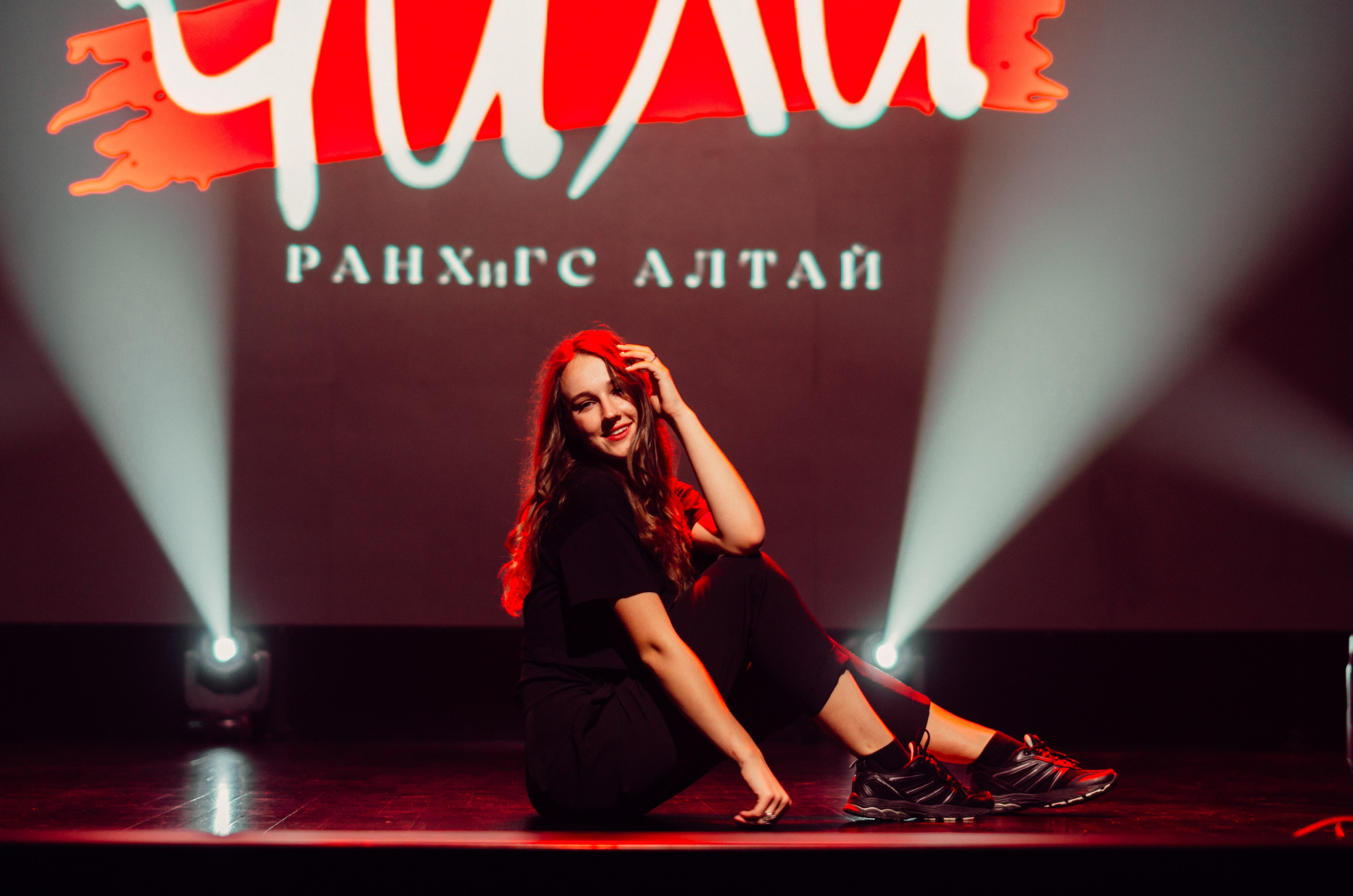 Групповая фотосъемка танцевального коллектива. Денисова Аля — фотограф для парных съемок и индивидуальных историй в Барнауле