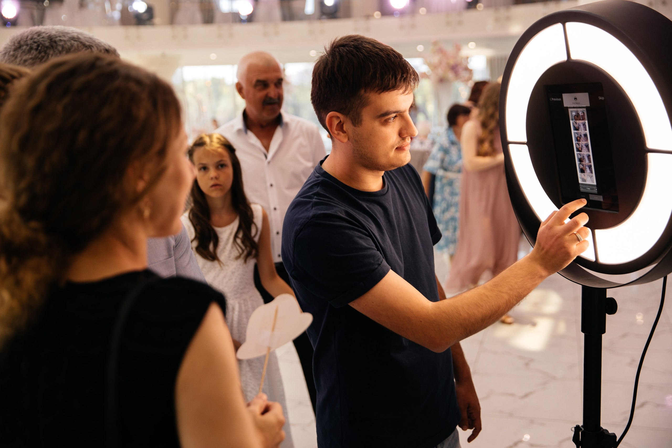 Фото-гиф-стойка BLACK (фотобудка, селфизеркало). Инсталаб Краснодар фото и видео интерактивы на ваше мероприятие