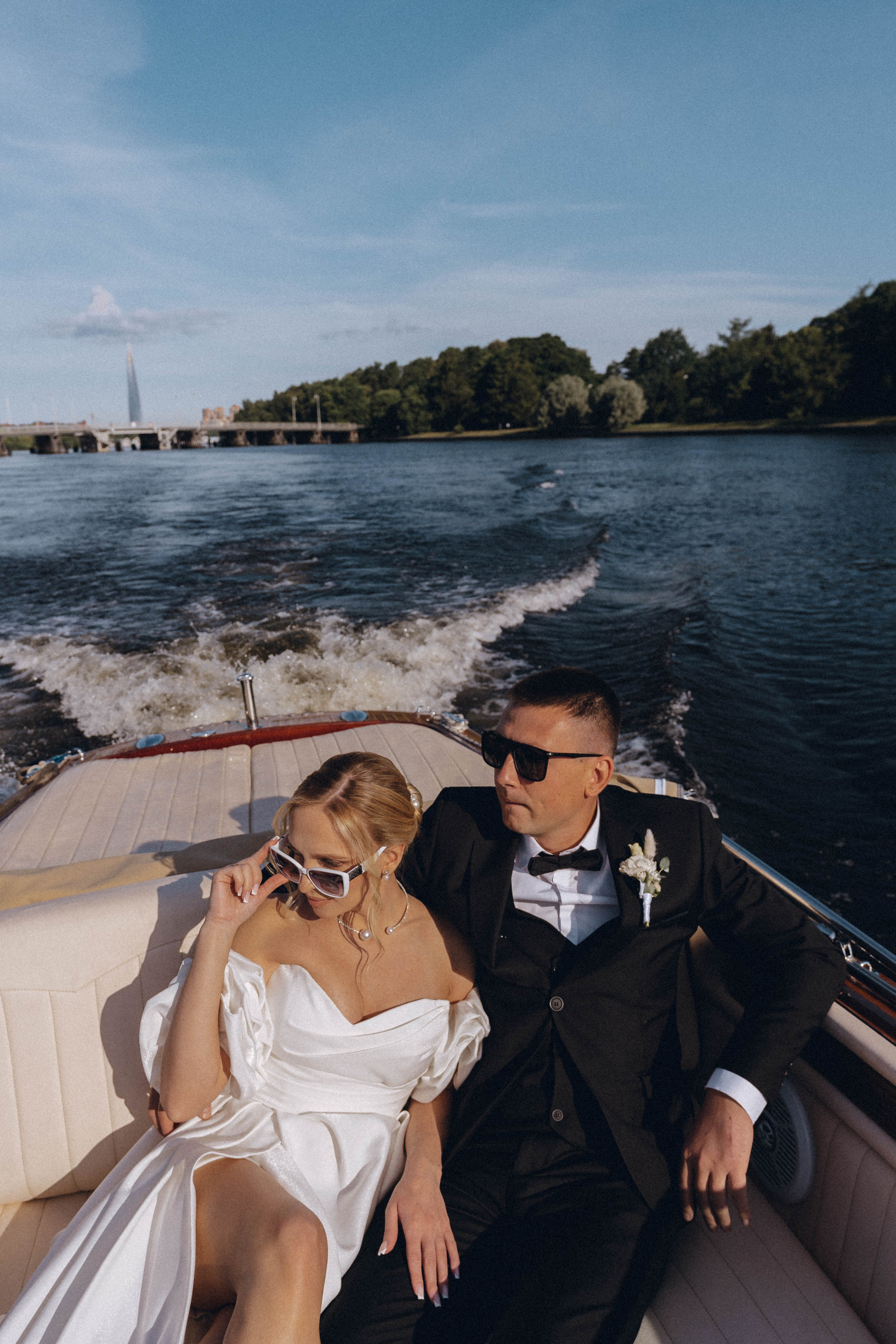 СВАДЕНБНАЯ СЬЕМКА НА КАТЕРЕ ПО КАНАЛАМ САНКТ-ПЕТЕРБУРГА И В АКВАТОРИИ НЕВЫ. Профессиональный фотограф, Санкт-Петербург — Виктория Богомолова