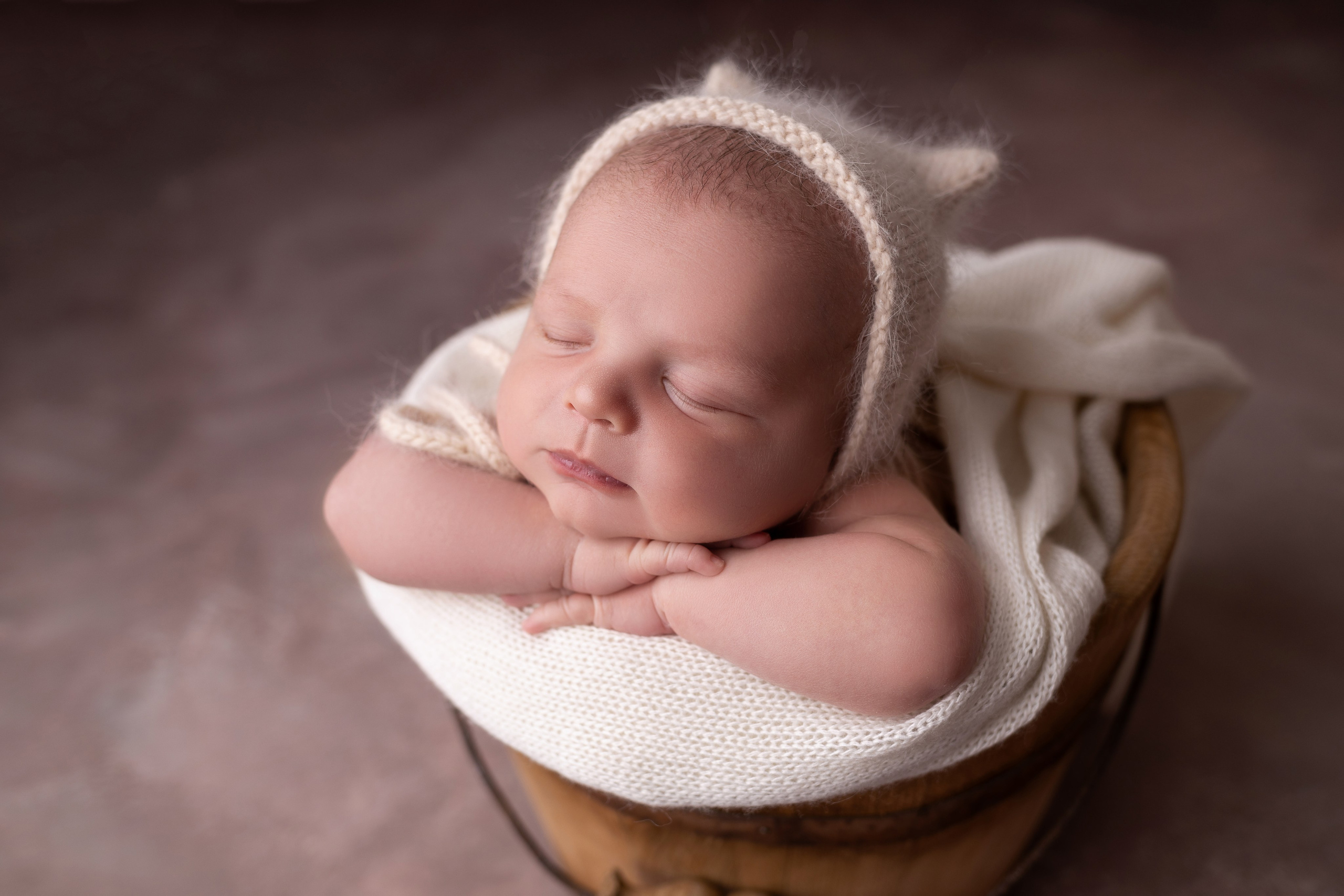 Классическая фотосессия малыша. Фотограф новорожденных малышей в Омске и Омской области Эльвира Камаева