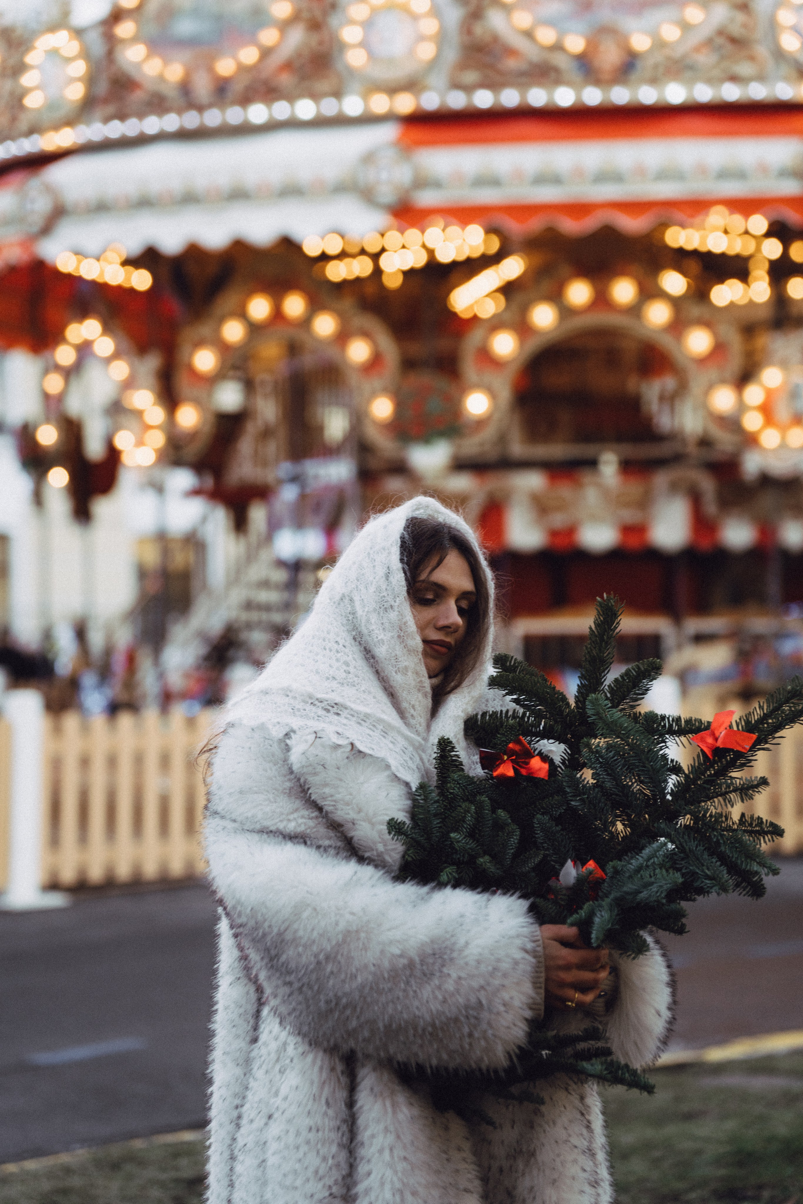ПРОГУЛКА НА МАНЕЖНОЙ ПЛОЩАДИ ДЛЯ ДЕВУШКИ ПЕРЕД НОВЫМ ГОДОМ (НОВОГОДНЯЯ ФОТОСЕССИИЯ НА МАНЕЖНОЙ ПЛОЩАДИ). Профессиональный фотограф, Санкт-Петербург — Виктория Богомолова