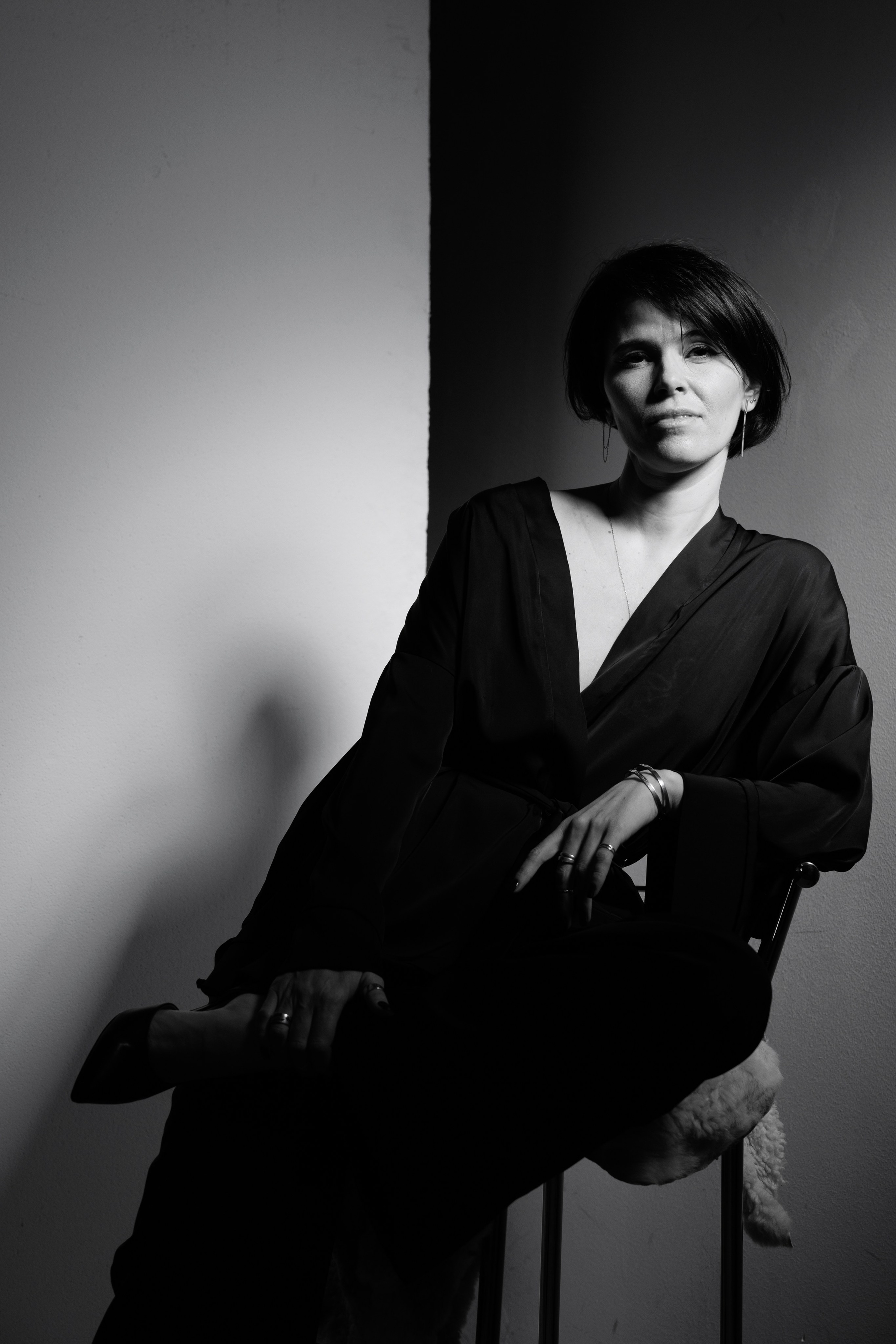 Портрет студийный Юлии в ЧБ