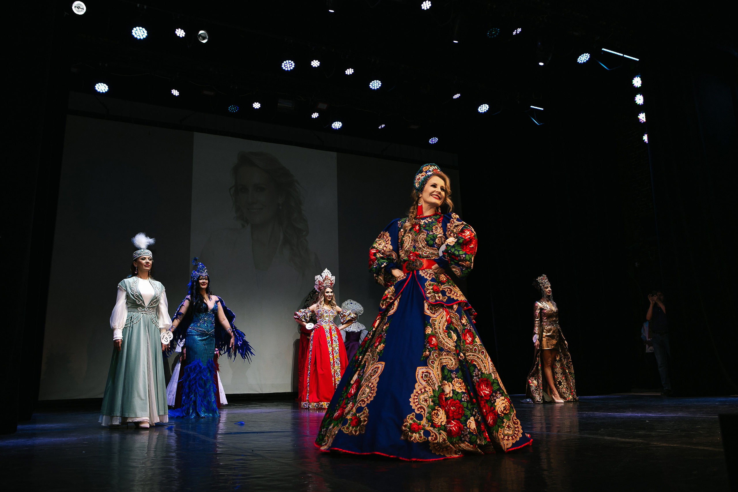 Финал Конкурса Красоты. Контент фотограф, съемка для маркетплейсов, фуд съемка и репортажи в Новосибирске Ралия Галеева