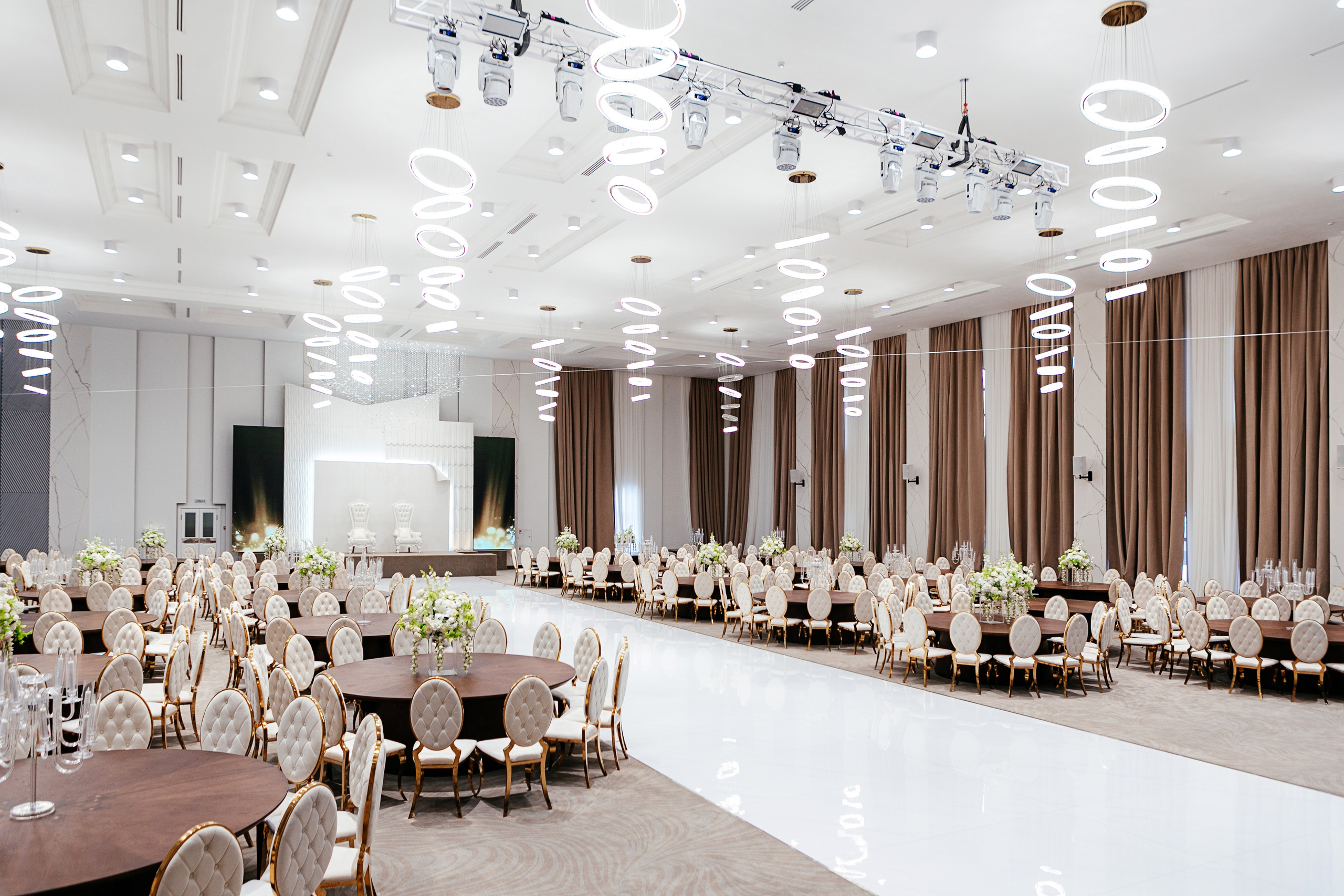 Банкетный зал Grand Holl. Контент фотограф, съемка для маркетплейсов, фуд съемка и репортажи в Новосибирске Ралия Галеева