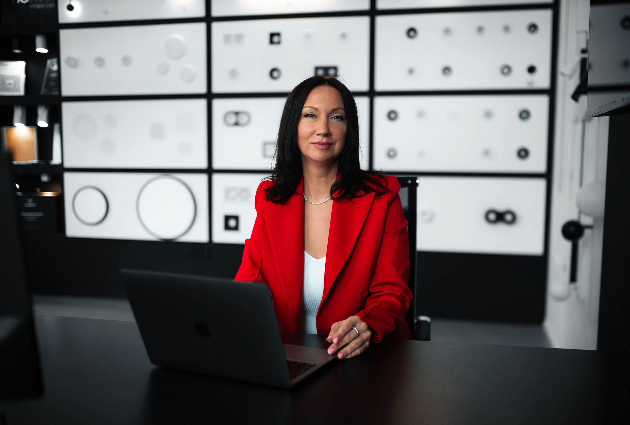 Бизнес портрет, бизнес фото для Кристины Корсуковой. Бизнес фотограф Ижевск — Назаров Роман