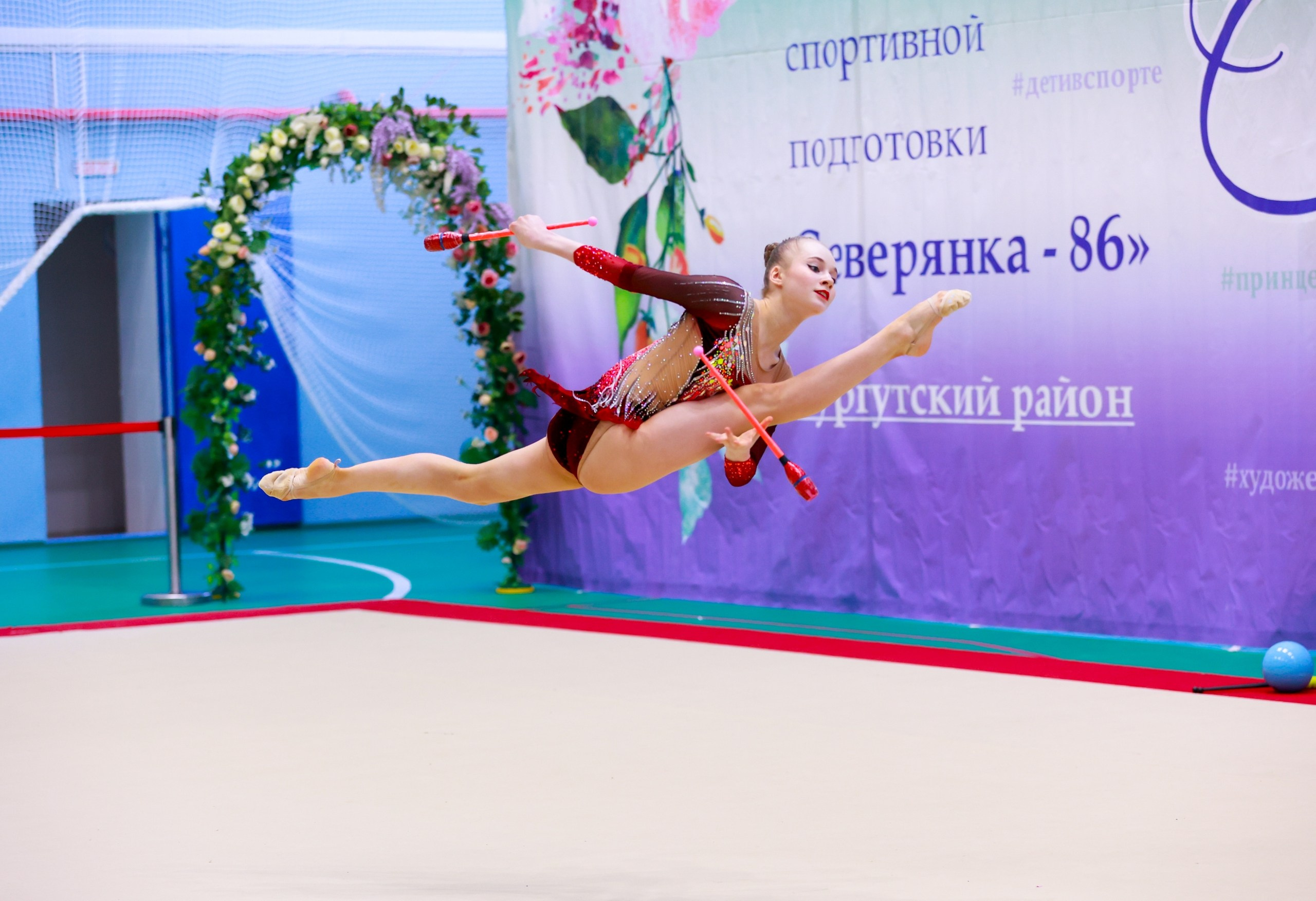 Гимнастки на соревновании