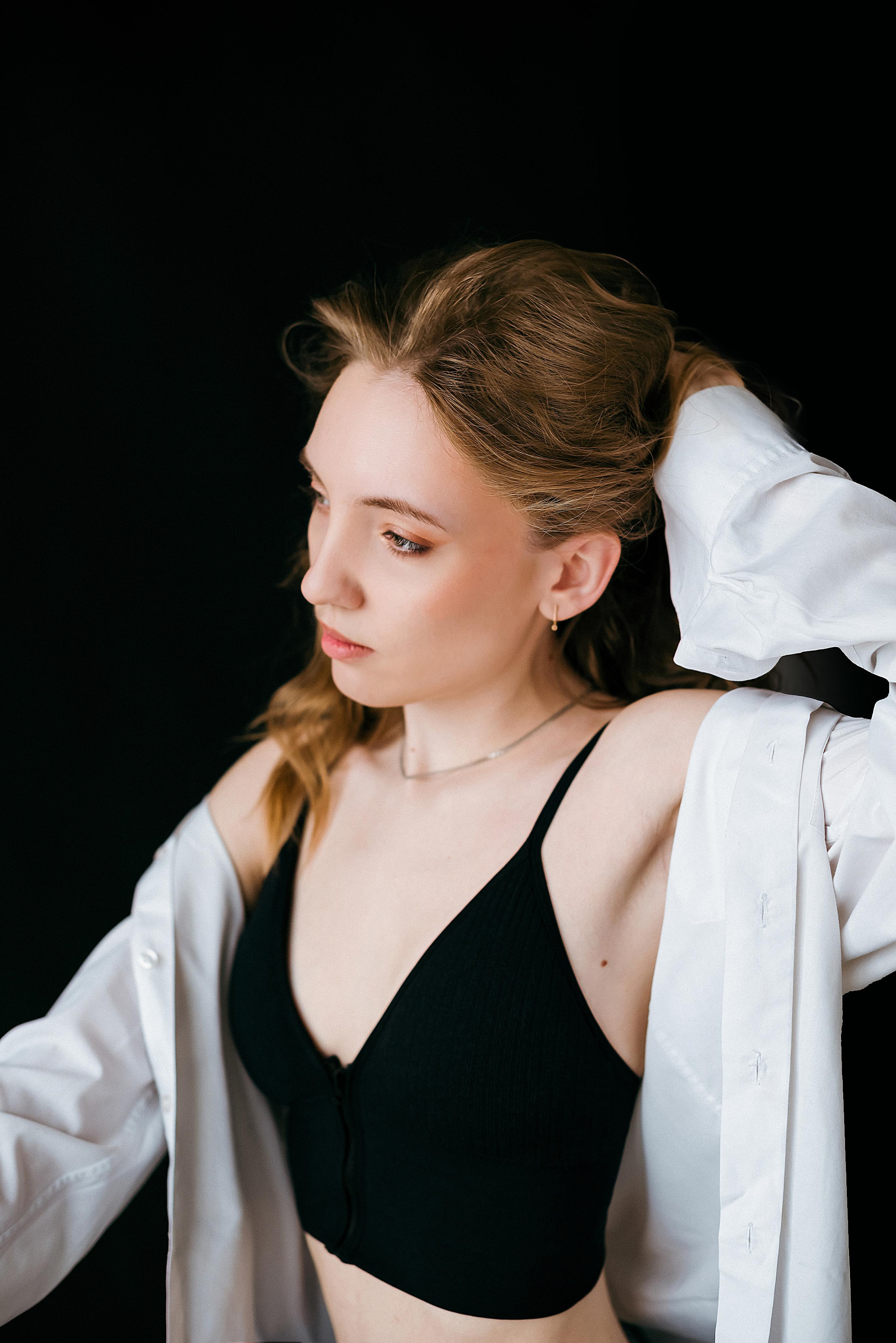 Фотосессия в белой рубашке в студии в г. Кемерово