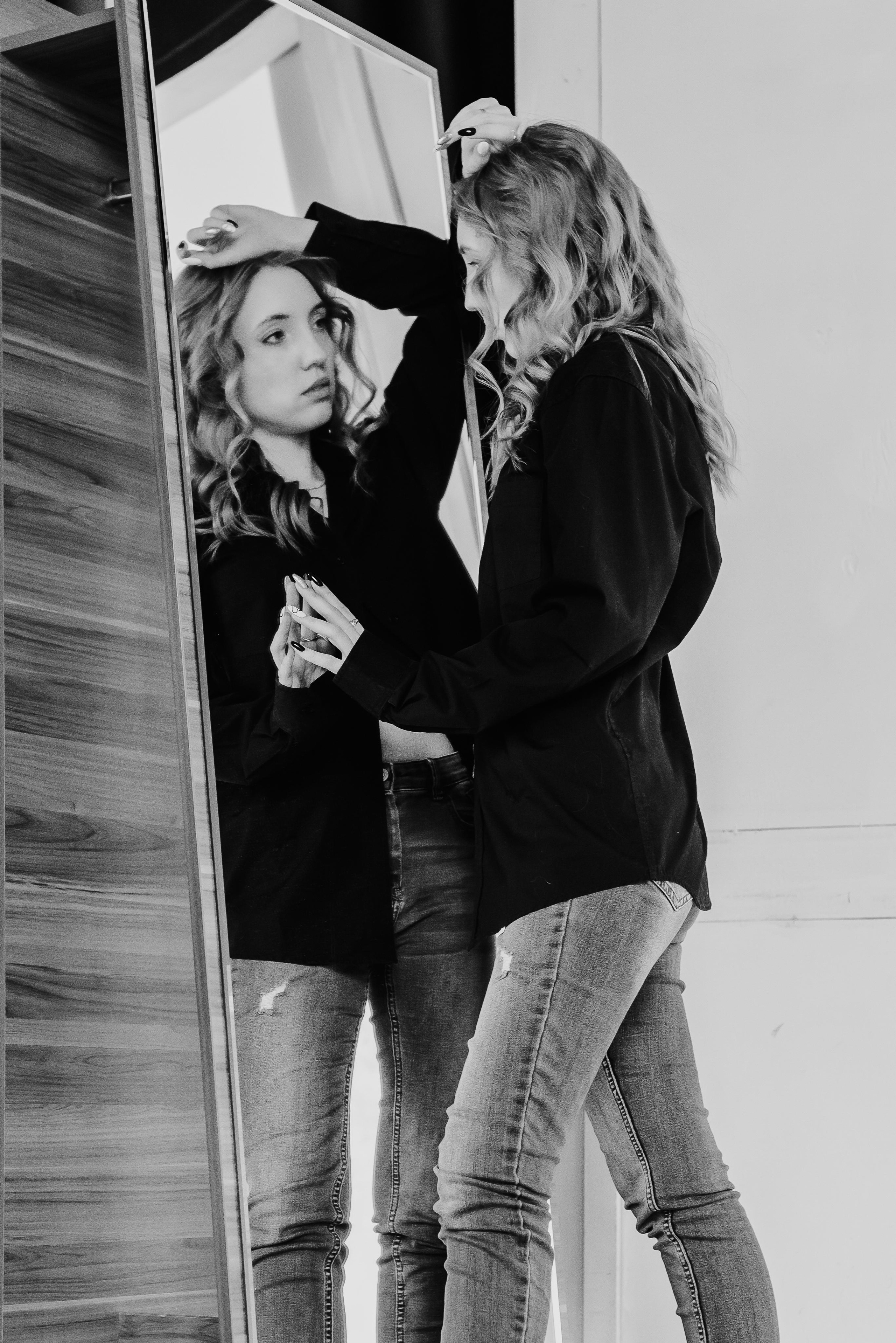 Фотосессия в белой рубашке в студии в г. Кемерово