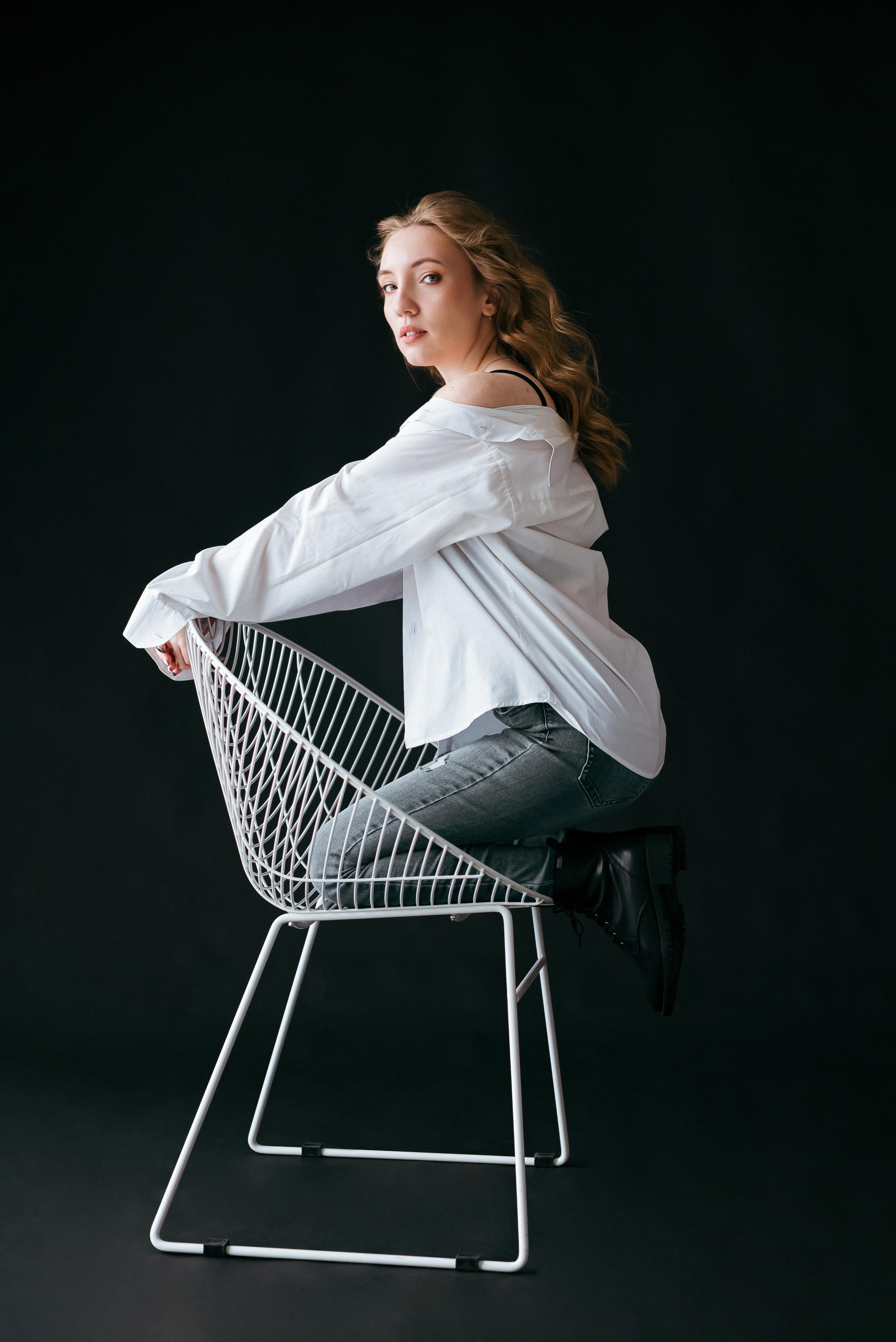 Фотосессия в белой рубашке в студии в г. Кемерово