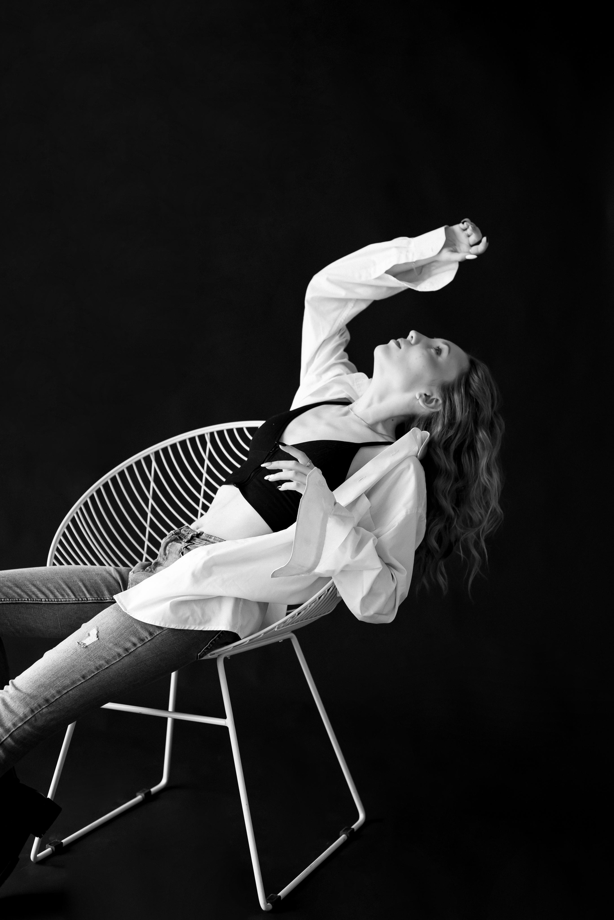 Фотосессия в белой рубашке в студии в г. Кемерово