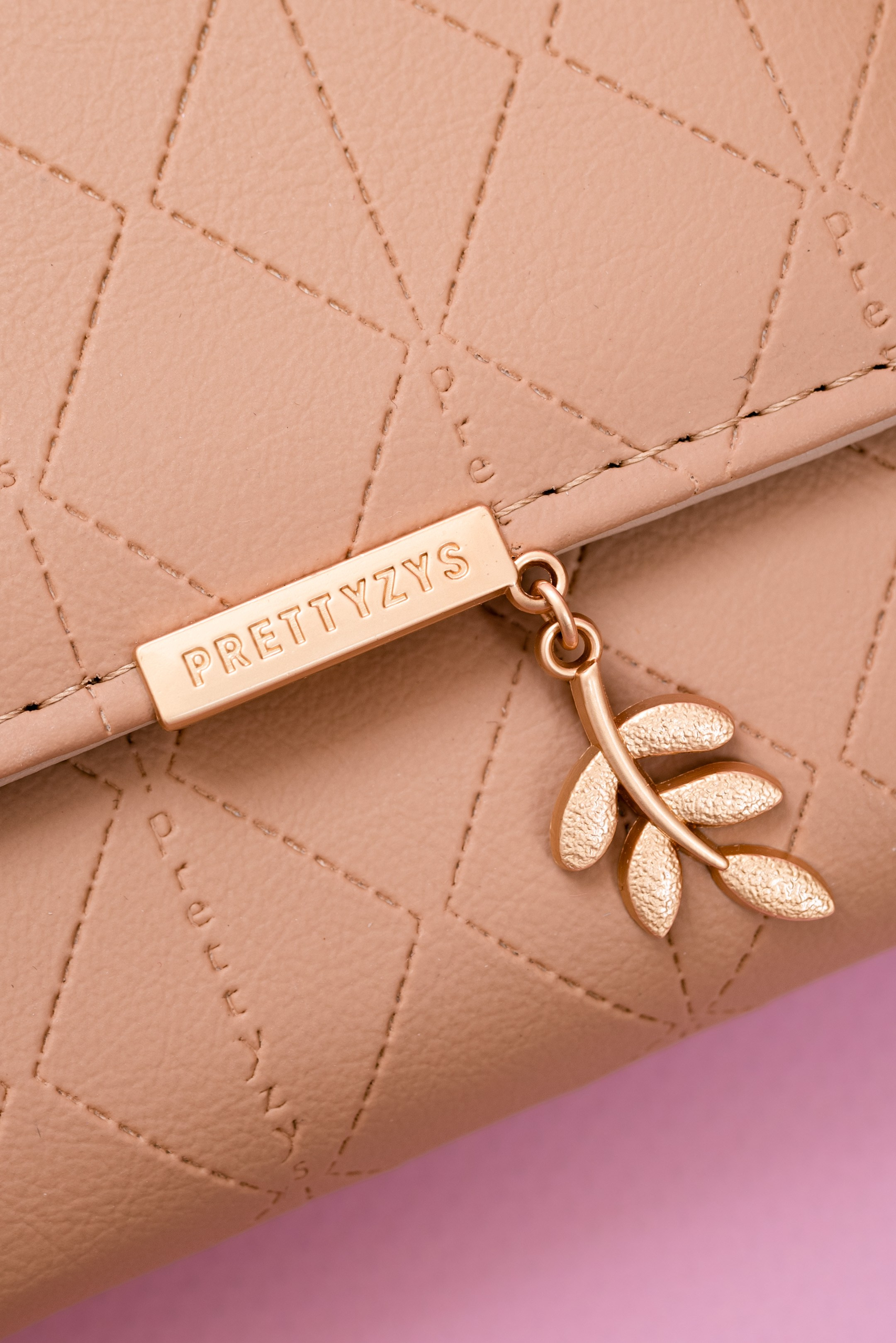 Кошельки. Предметный фотограф, фото для маркетплейсов Пятигорск, КМВ