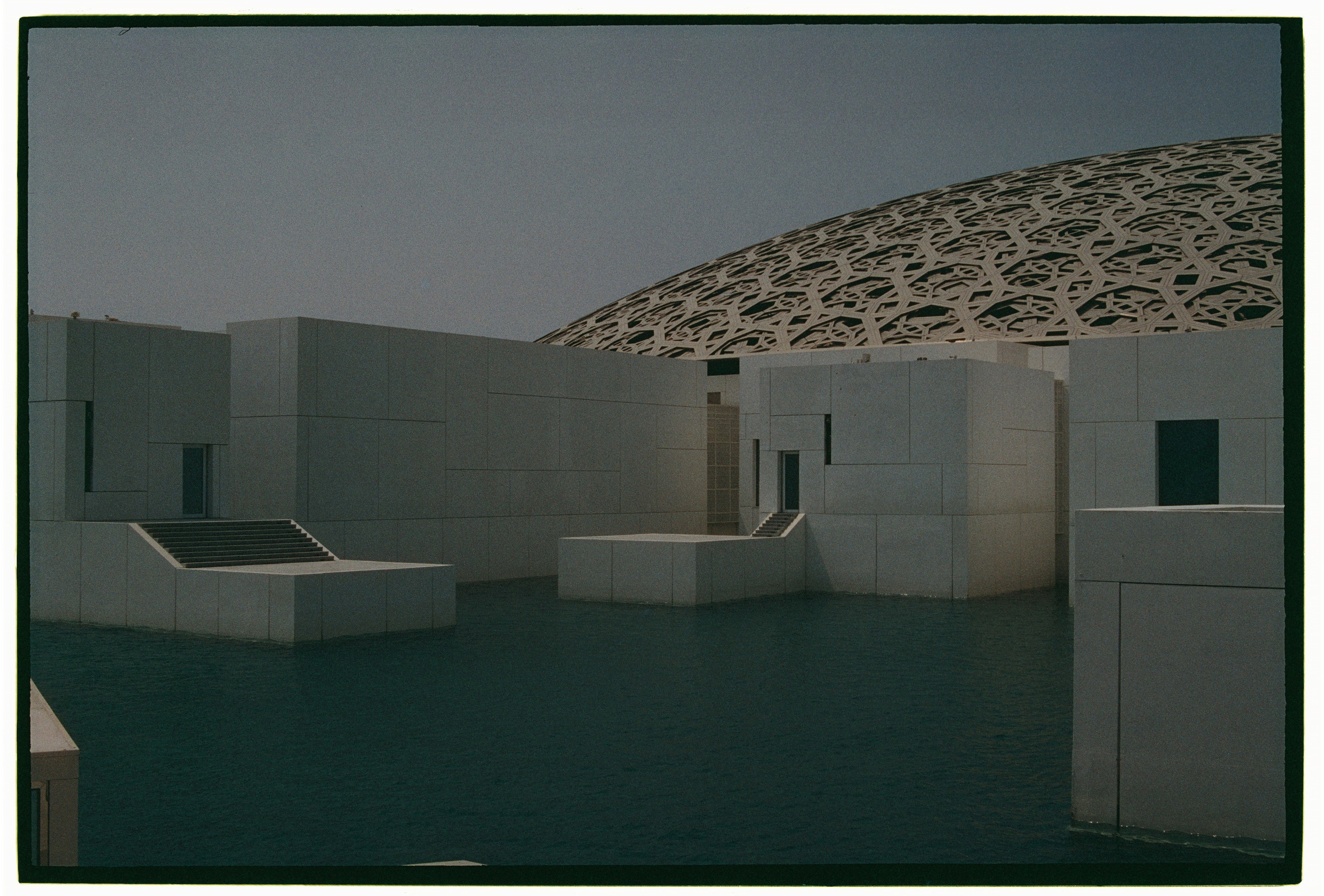 UAE. ANNA — PHOTOGRAPHER