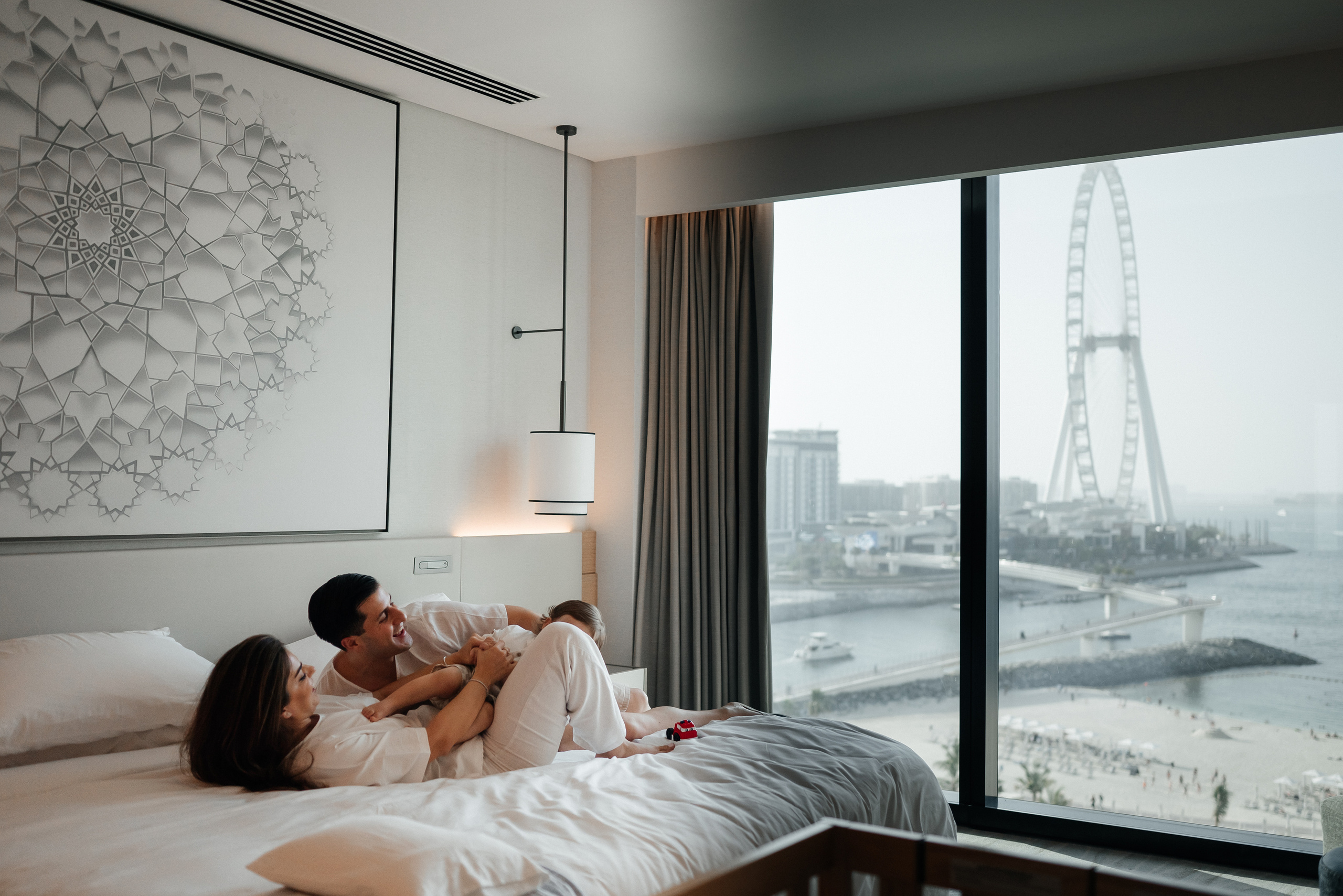 Family photoshoot in Dubai. Wedding and family photographer in Dubai Vasilii Albul