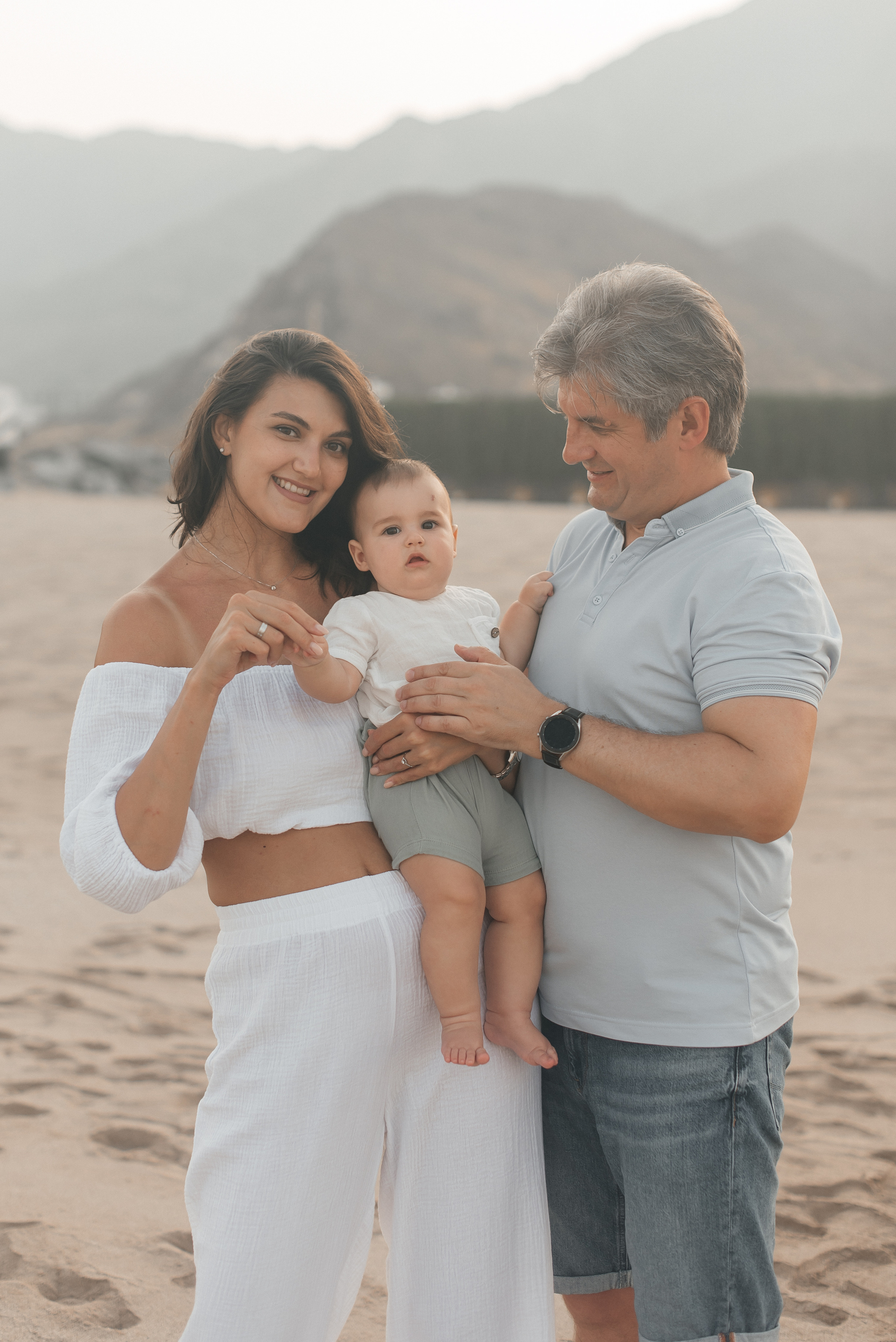 Family photoshoot in Jumeirah. Wedding and family photographer in Dubai Vasilii Albul