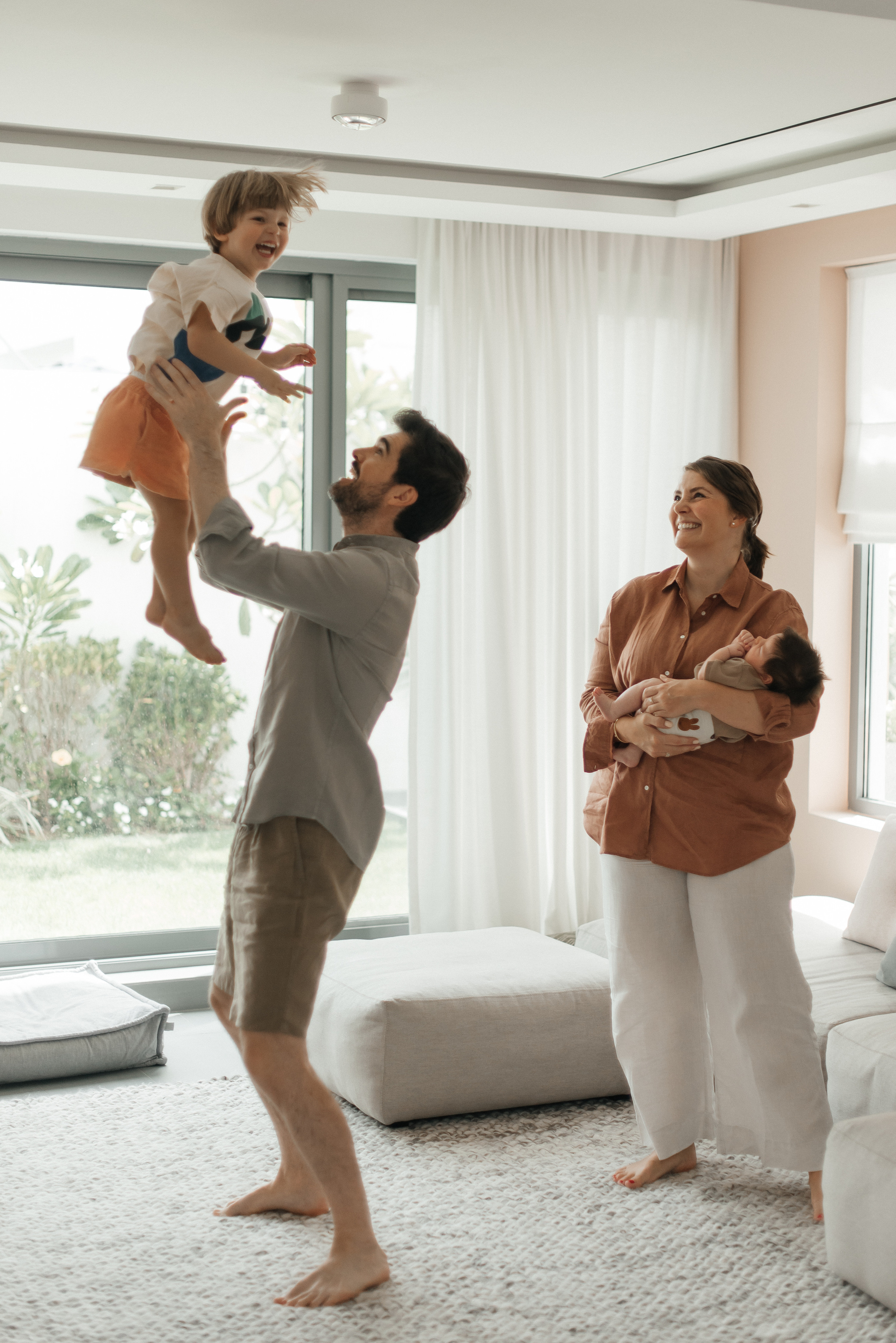 Home family photoshoot. Wedding and family photographer in Dubai Vasilii Albul