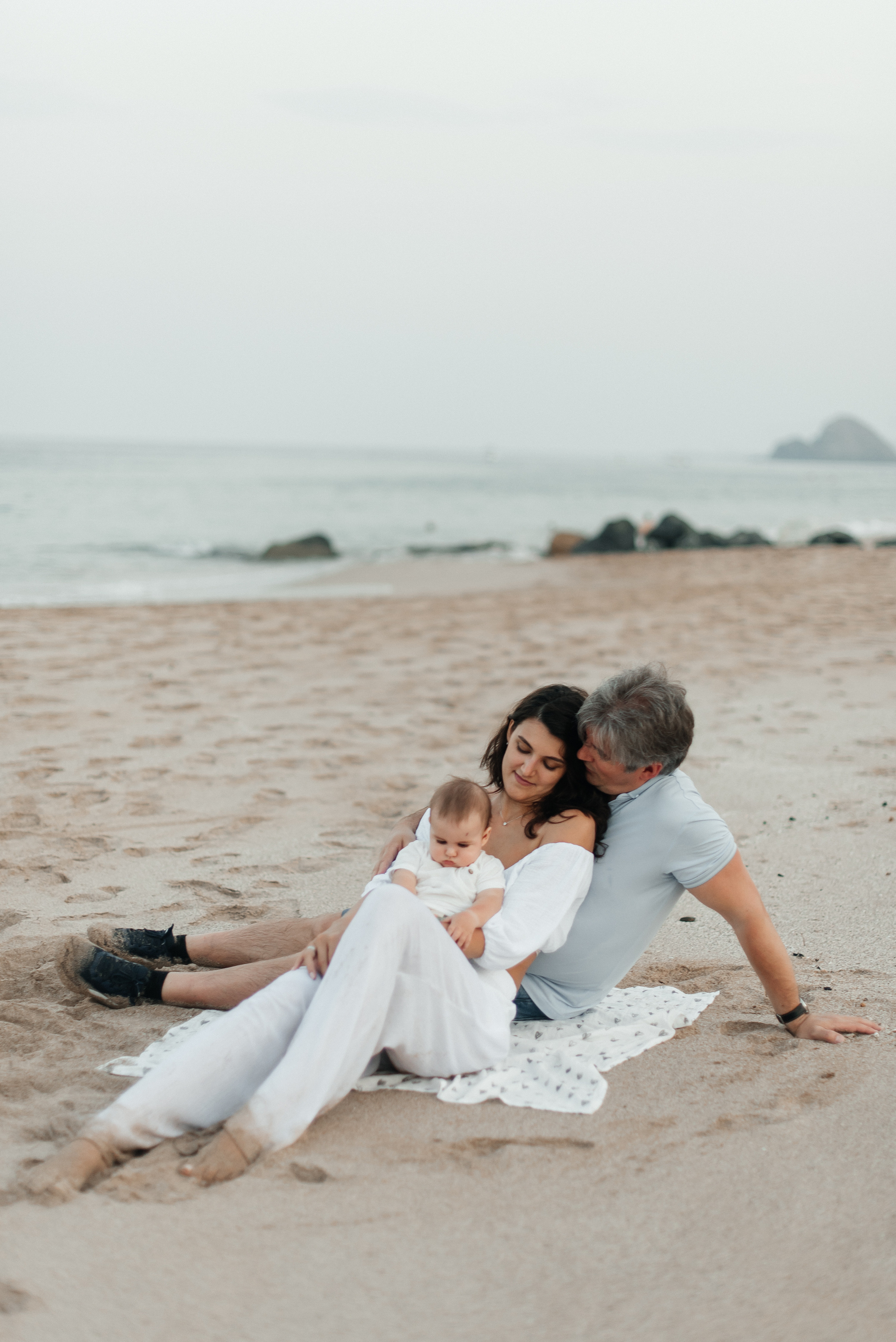 Family photoshoot in Jumeirah. Wedding and family photographer in Dubai Vasilii Albul