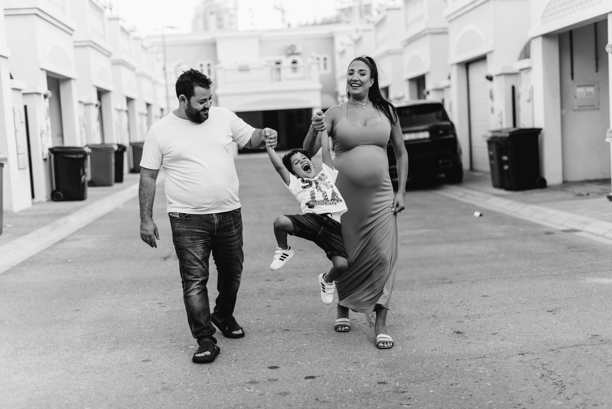 Family photoshoot in JVC. Wedding and family photographer in Dubai Vasilii Albul