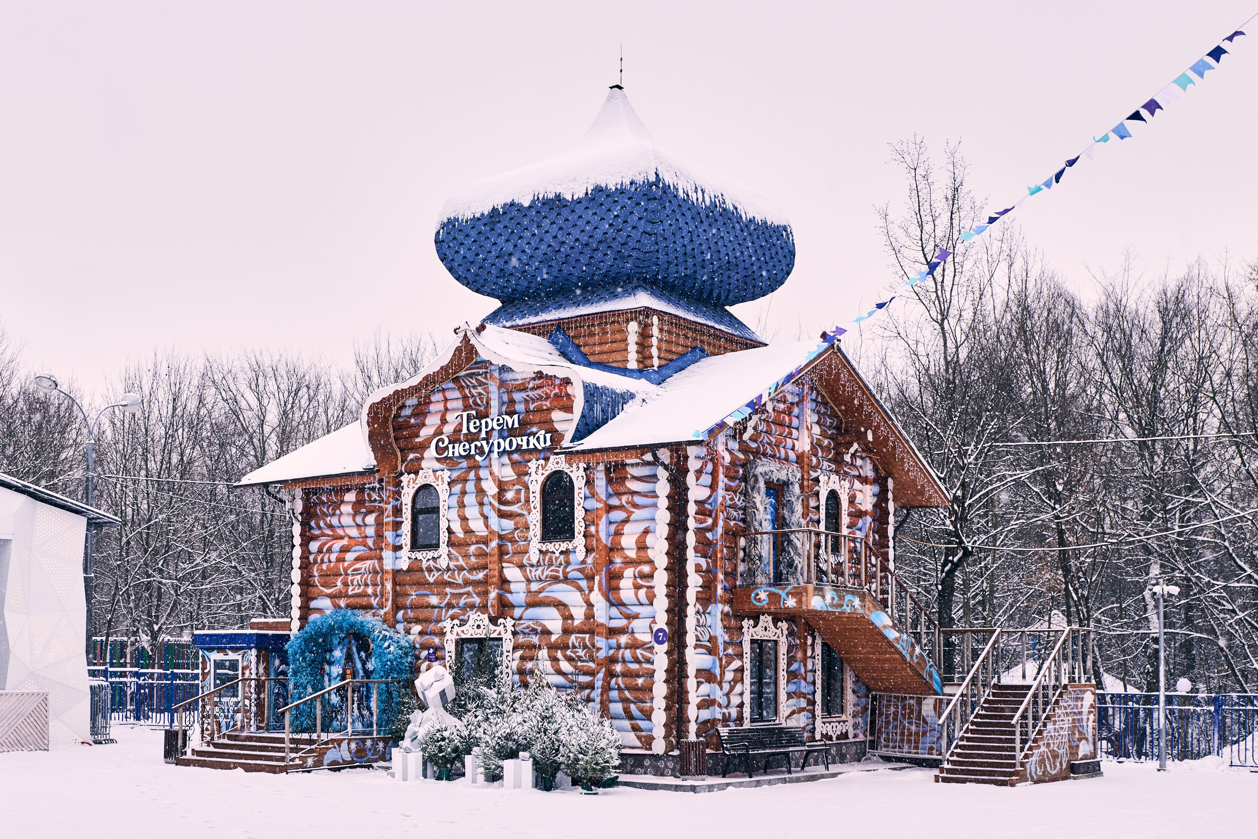 Терема Усадьбы Деда Мороза днём. Никита Хохловский фото и видео продакшн