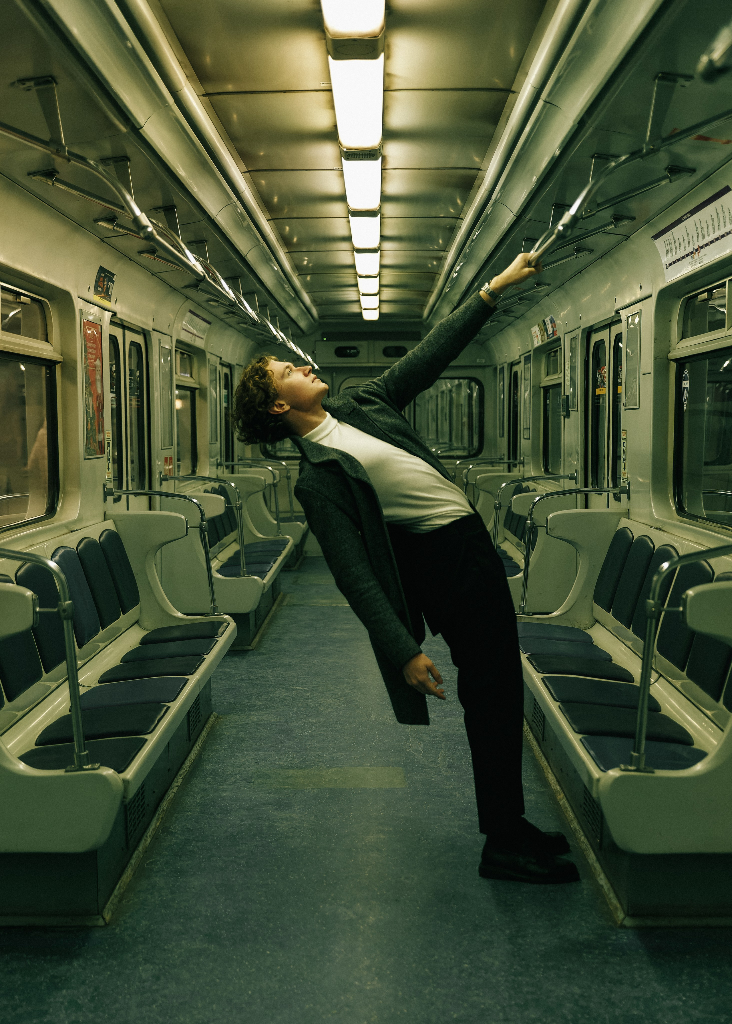 Вадим — фотосессия в метро. Свадебный и портретный фотограф в Санкт-Петербурге Анна Демьянова