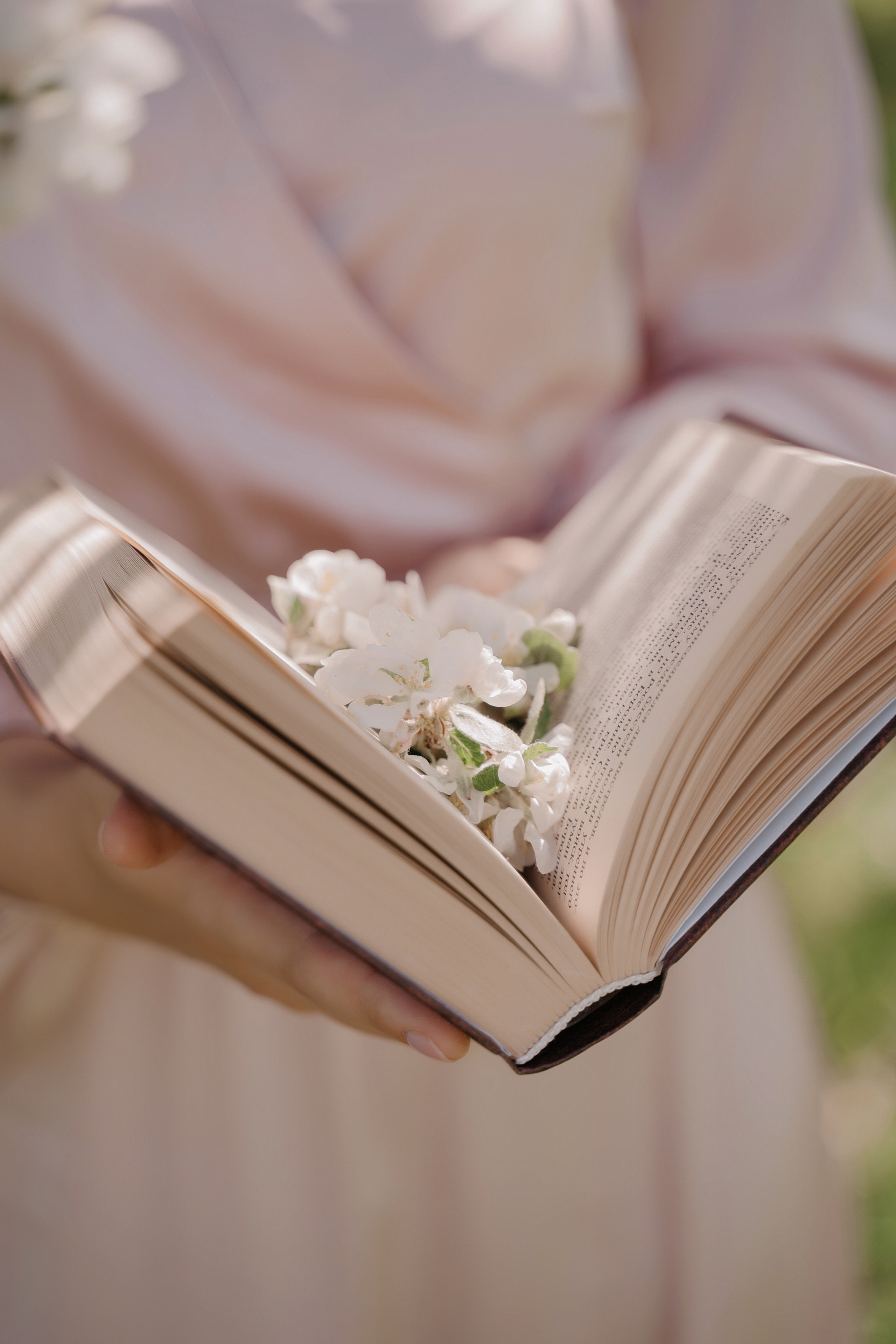 Фотосессия в яблонях. Свадебный фотограф