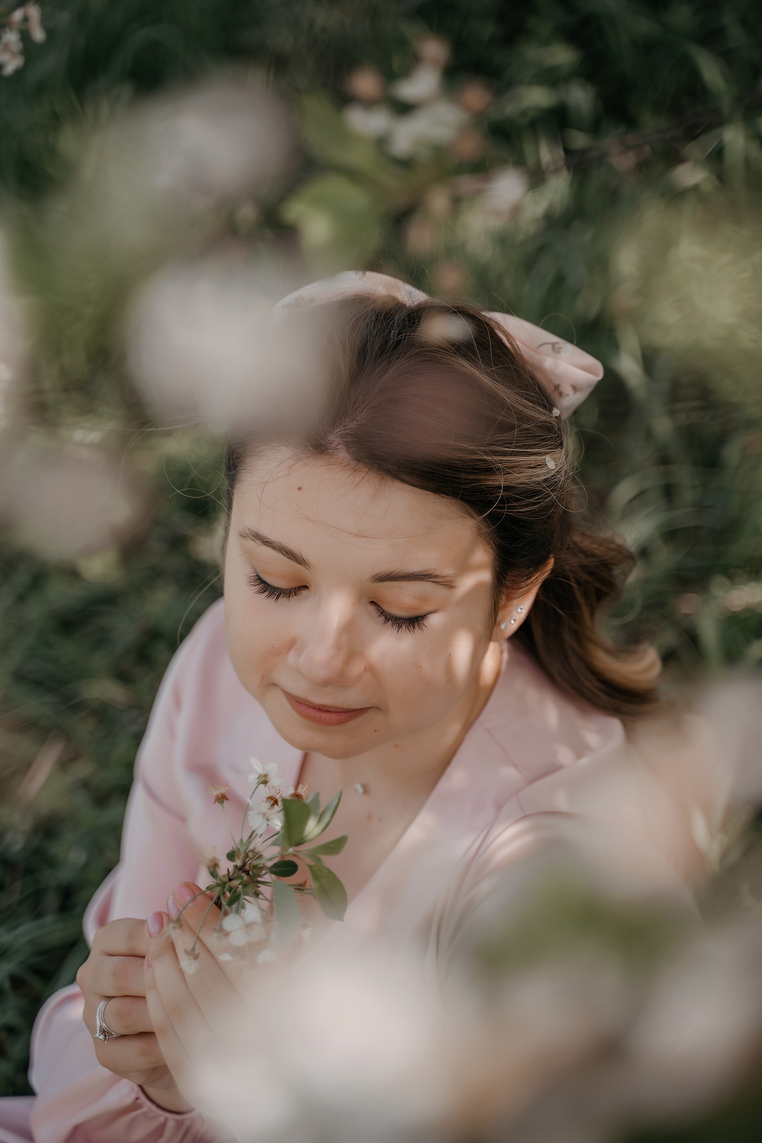 Фотосессия в яблонях. Свадебный фотограф