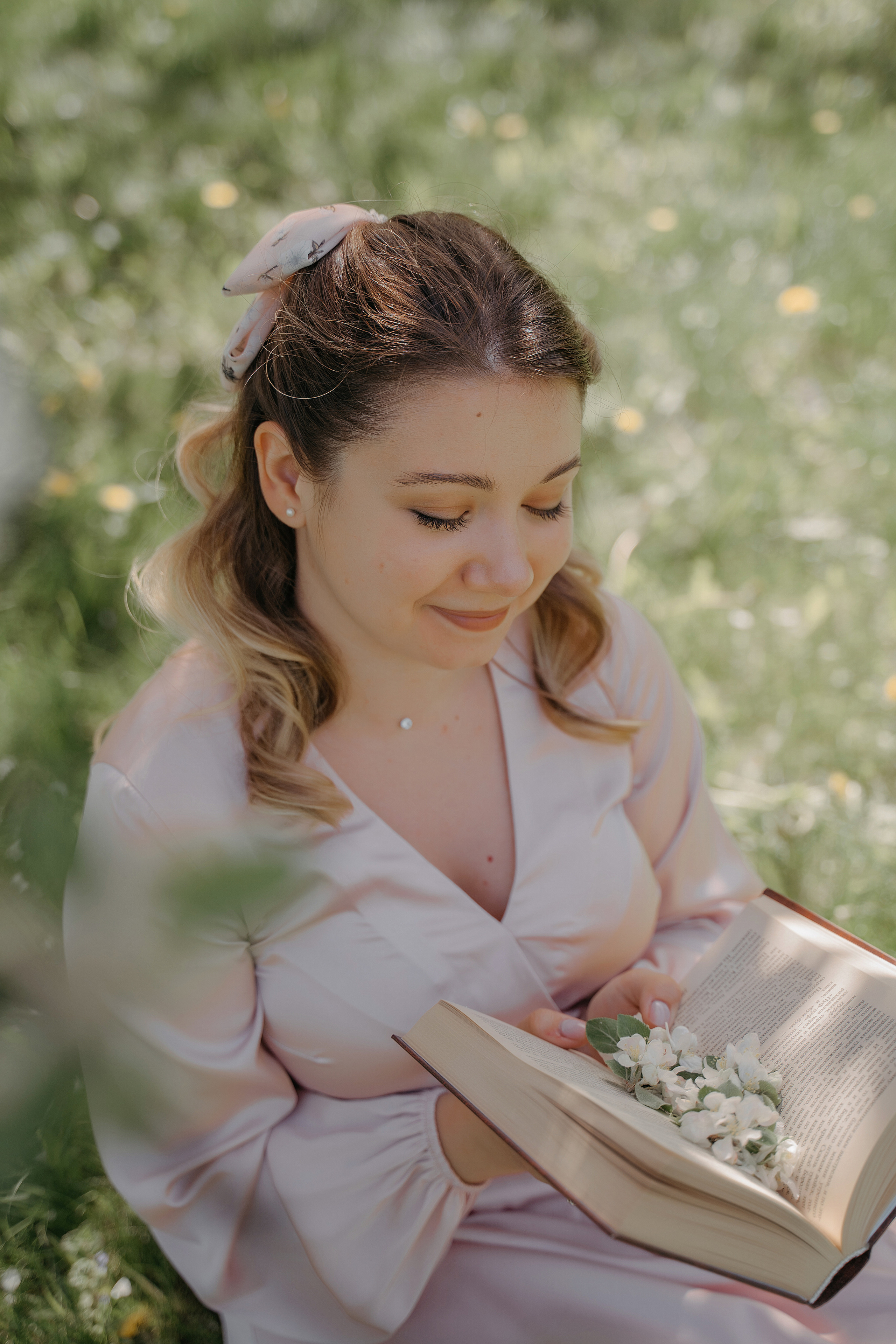 Фотосессия в яблонях. Свадебный фотограф