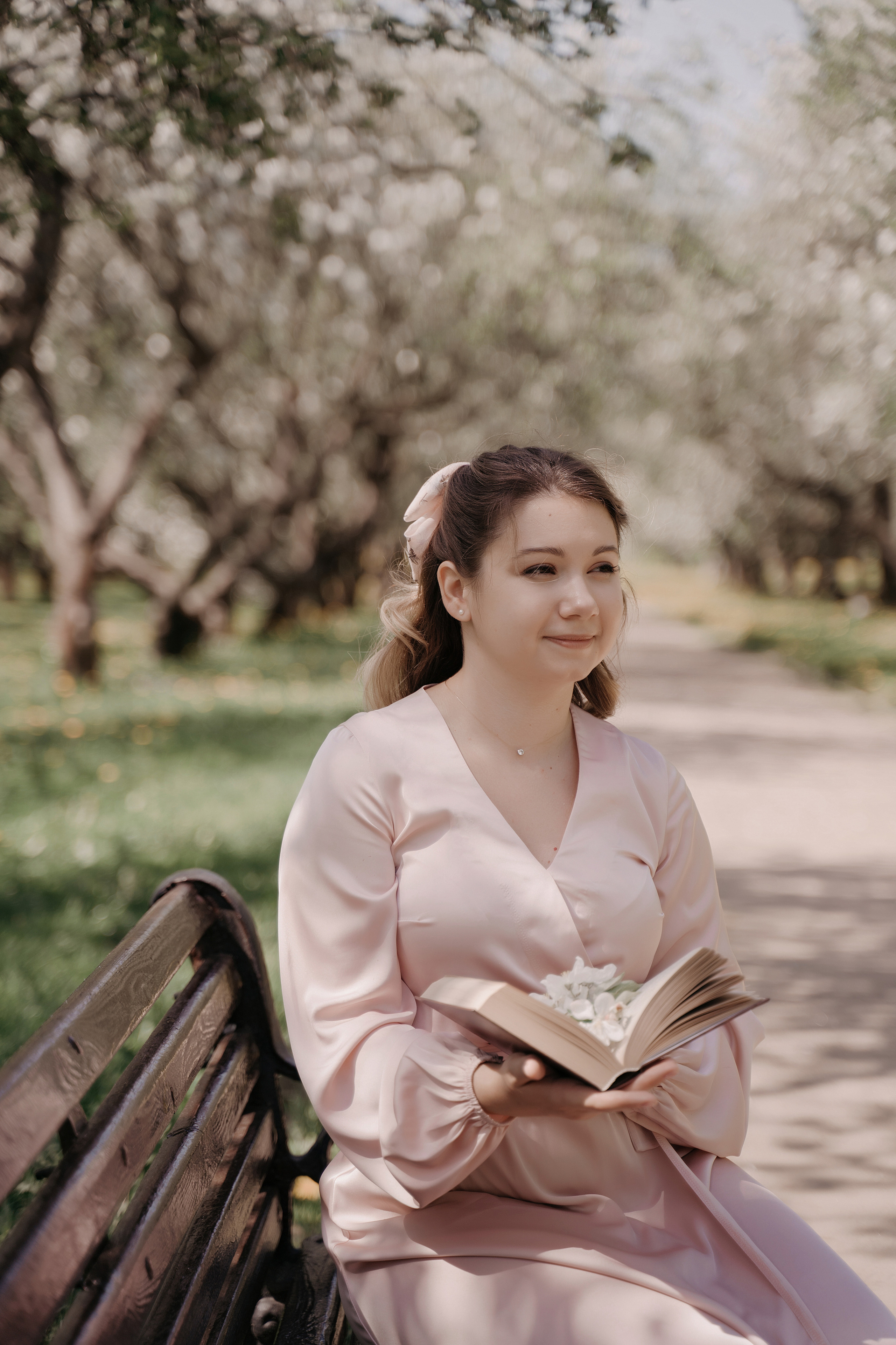 Фотосессия в яблонях. Свадебный фотограф