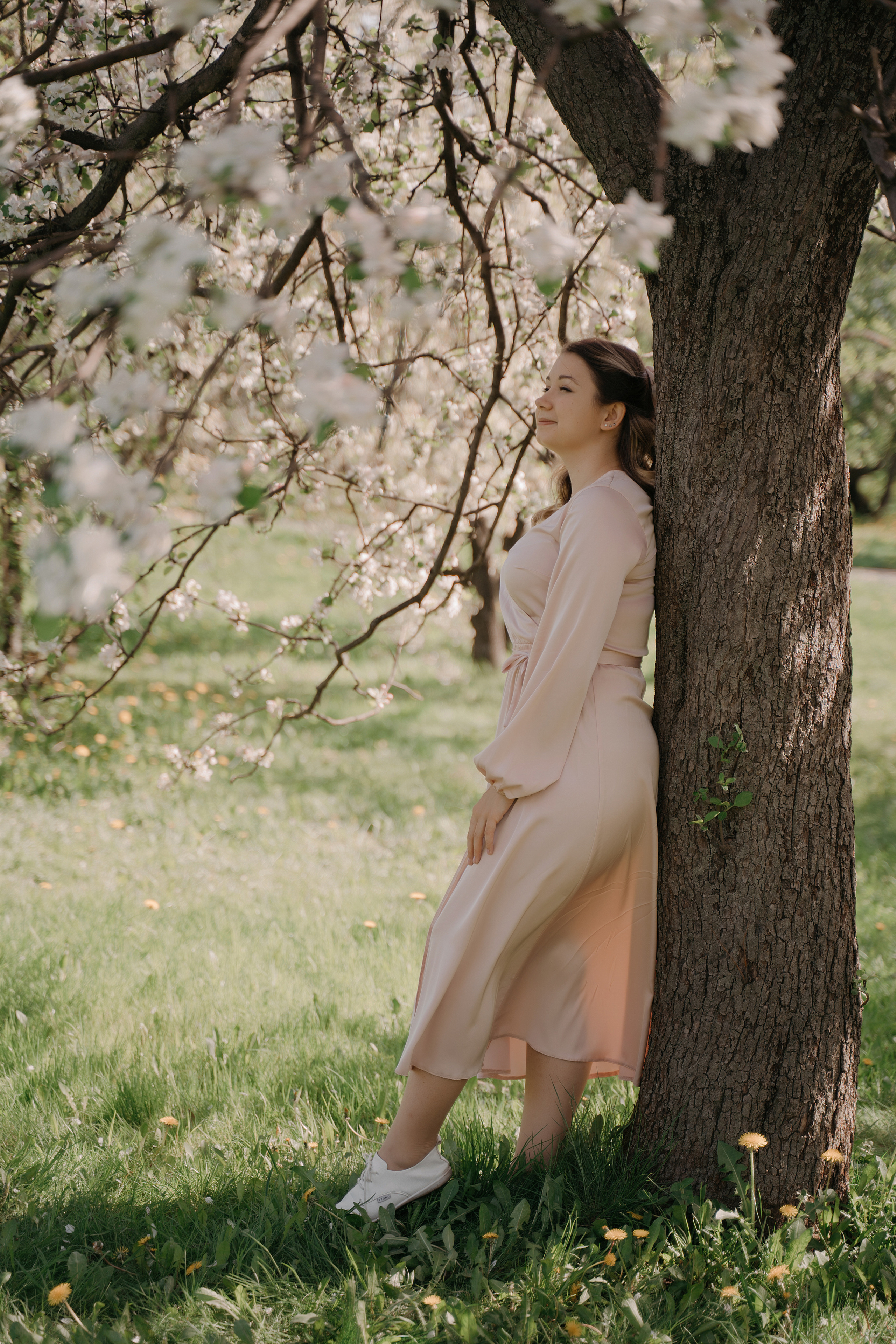 Фотосессия в яблонях. Свадебный фотограф