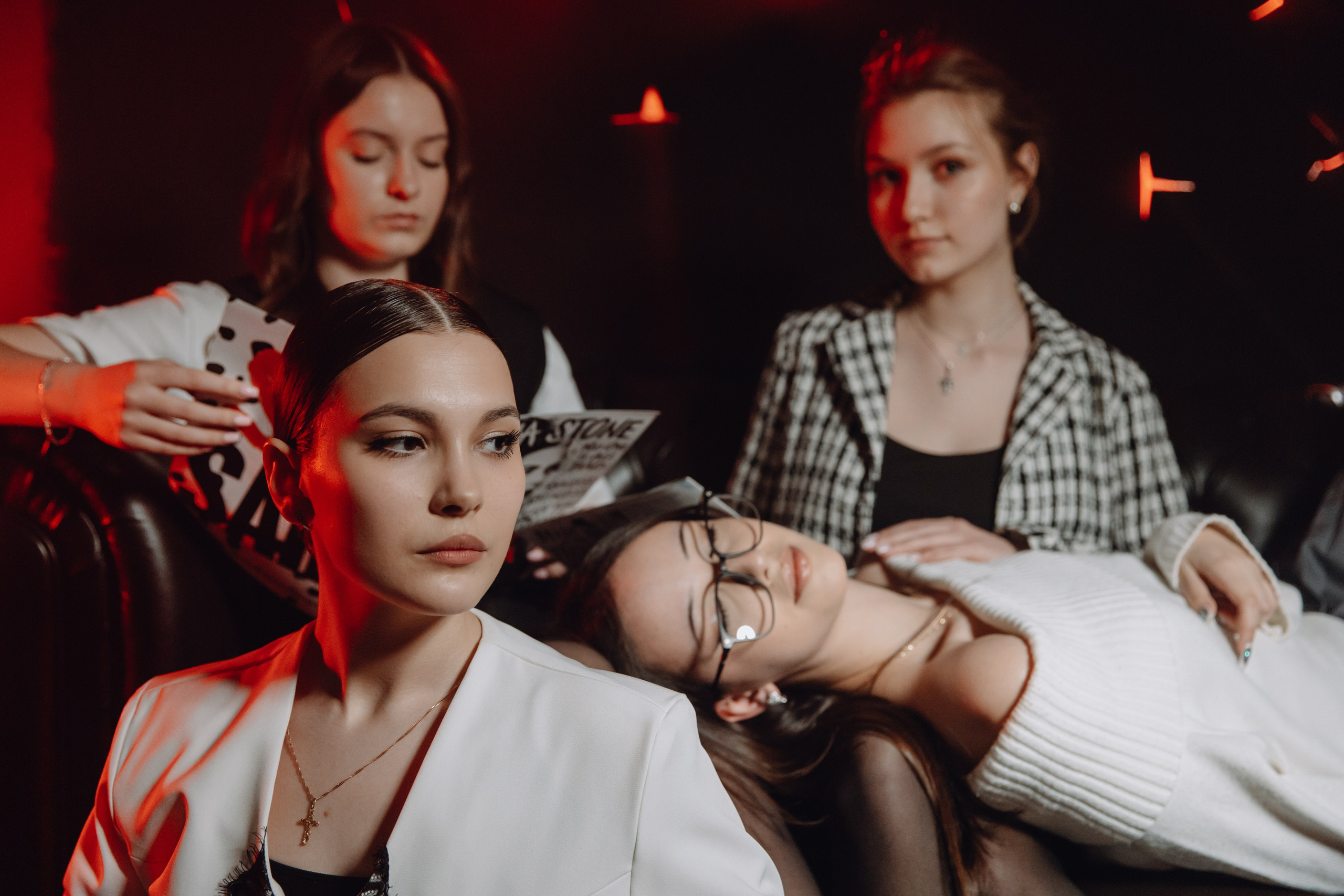 Школьные альбомы в Чернянке. Фотограф Максим Никонов