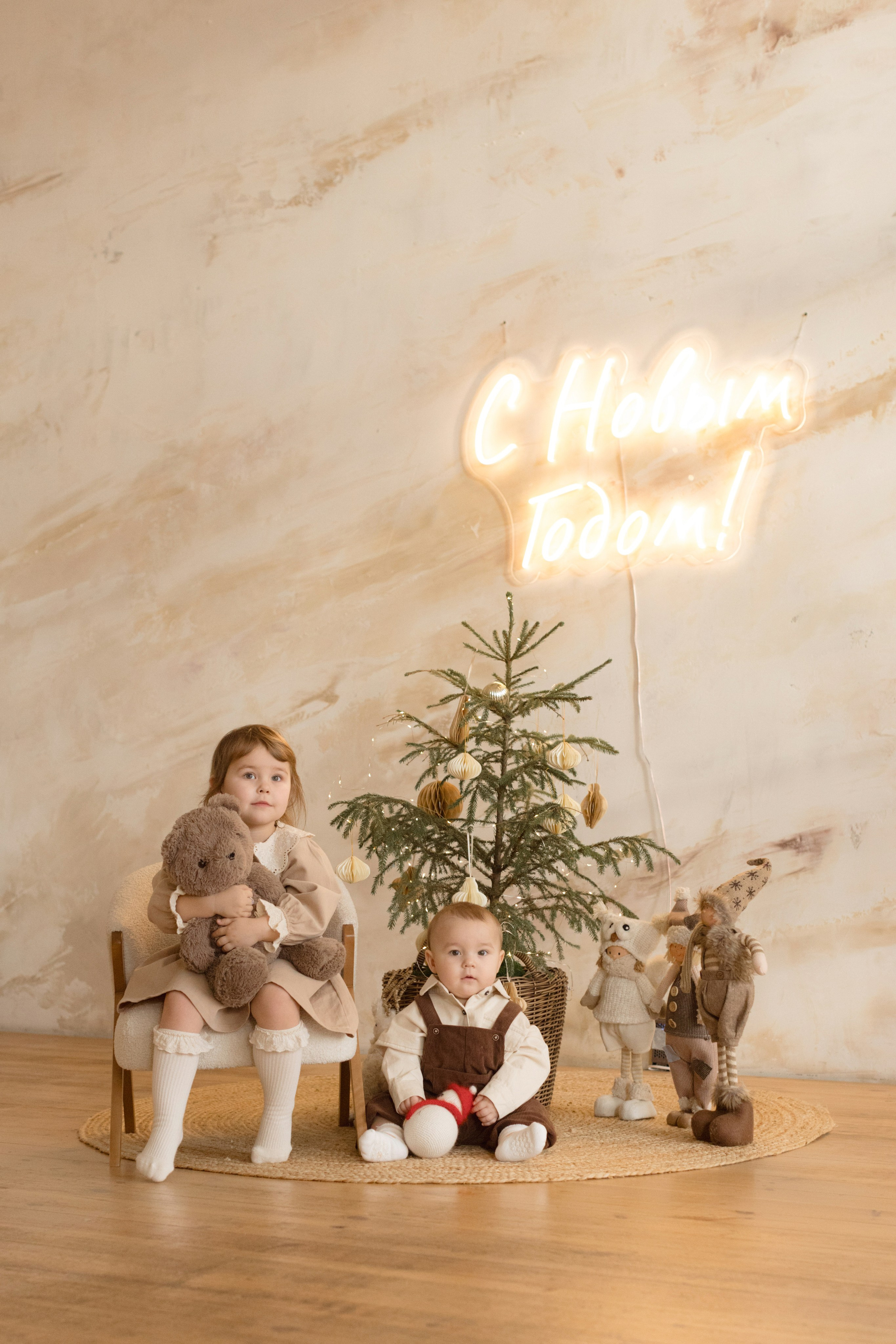 Новогодняя съемка в Мун (зал Семейный). Фотограф беременности и новорожденных в Красноярске Вета Ланская