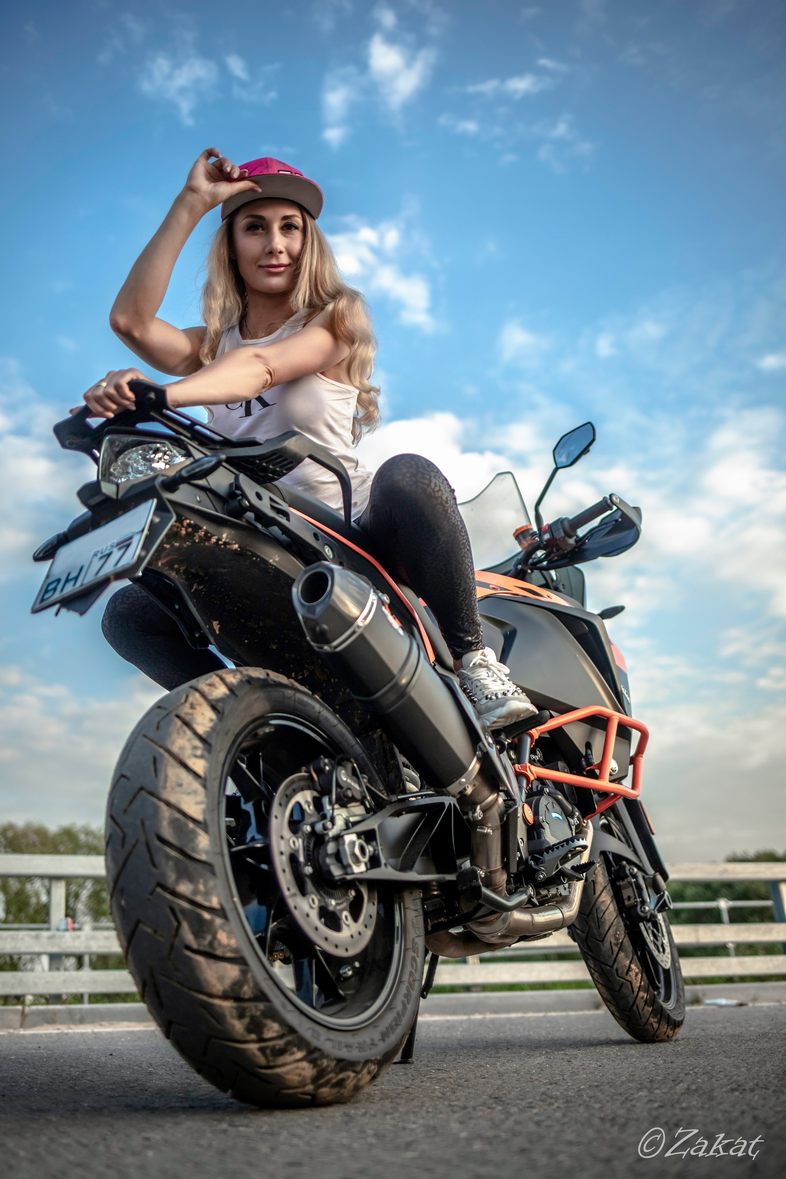 Фото Марины и ее КТМ. Репортажный фотограф, Москва, Закат