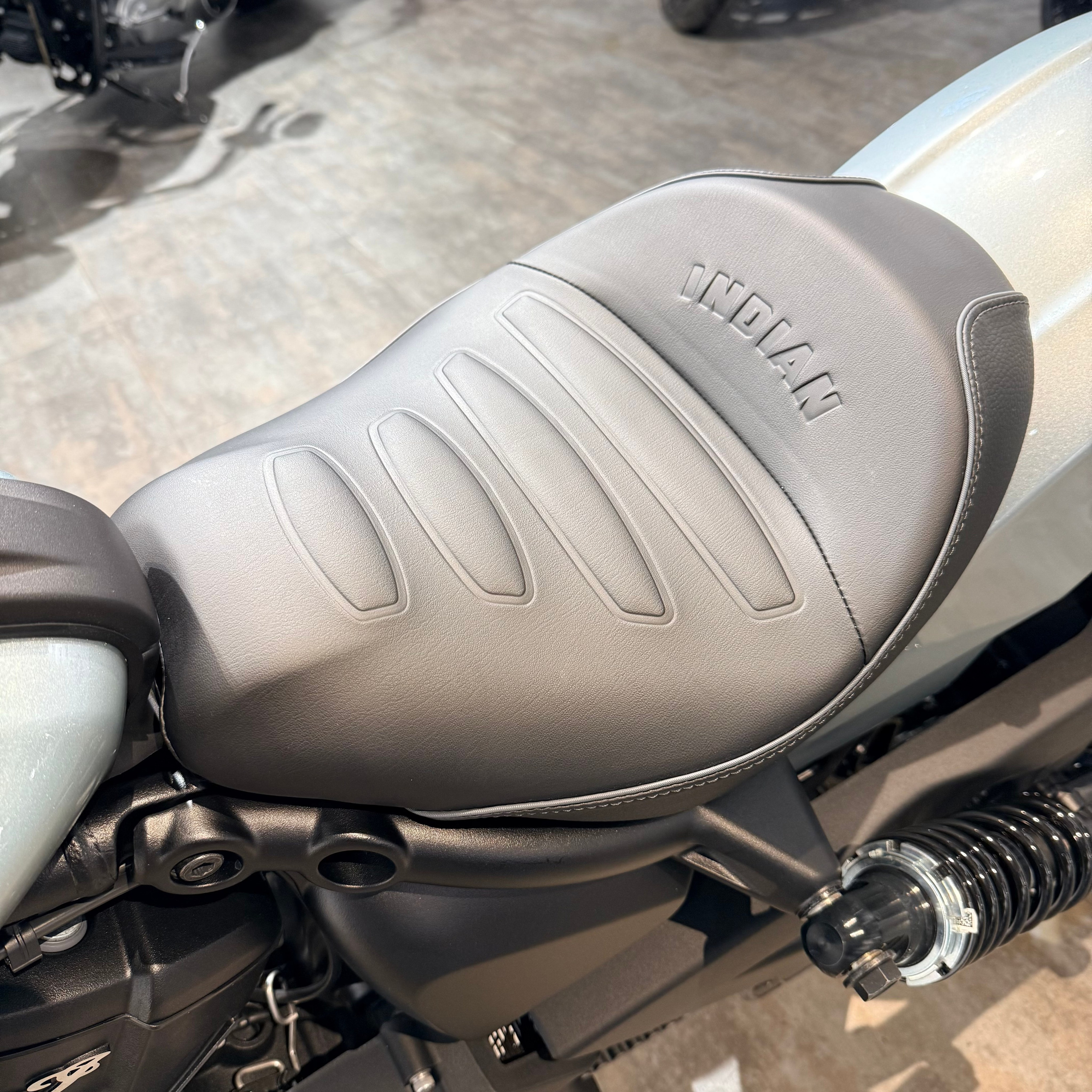 2025 NEW INDIAN Scout Sixty Limited Silver Quartz. Hello Davidson, Москва. Только хорошие мотоциклы…