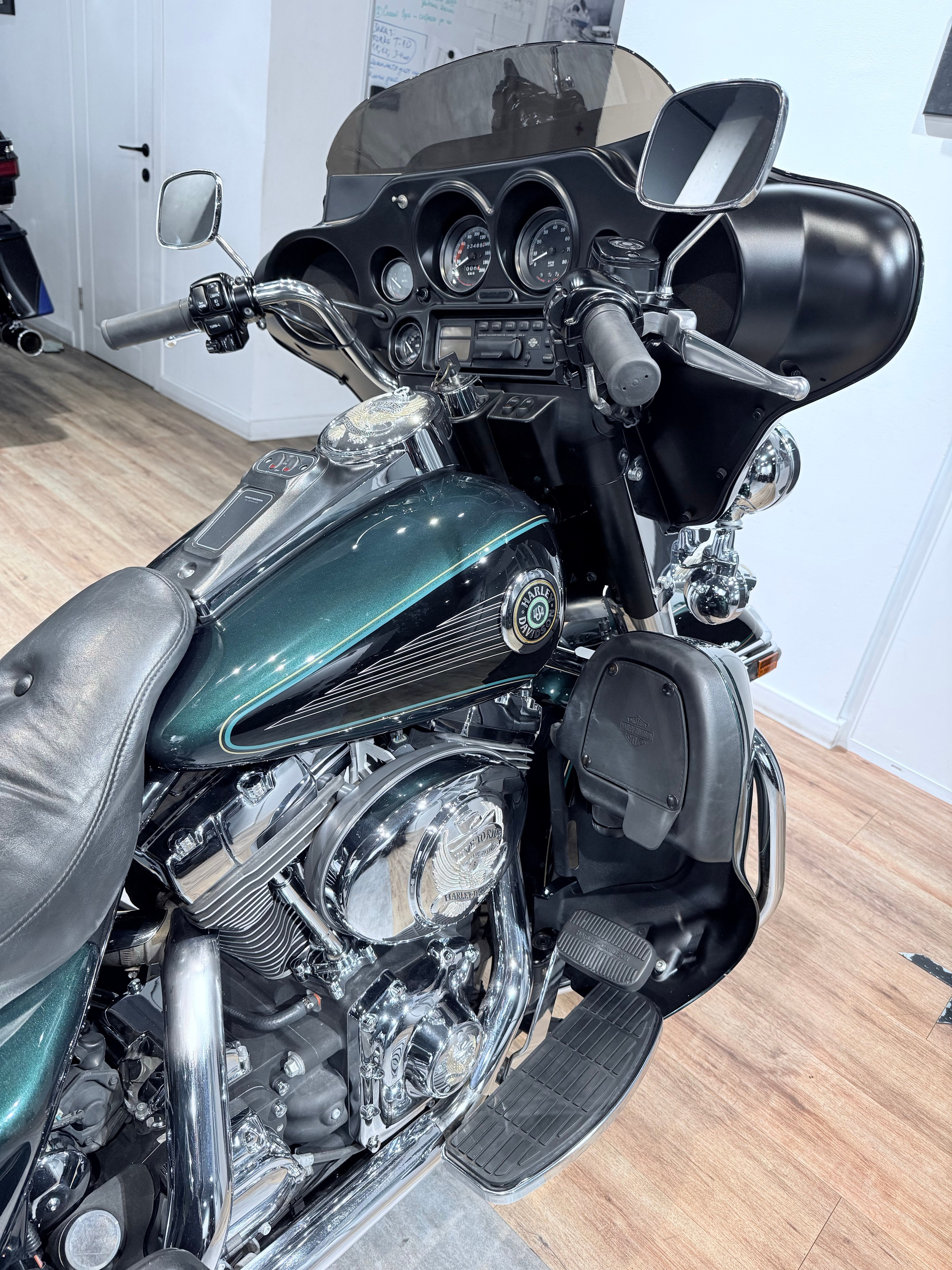 Electra Glide Emerald Green. Hello Davidson, Москва. Только хорошие мотоциклы…